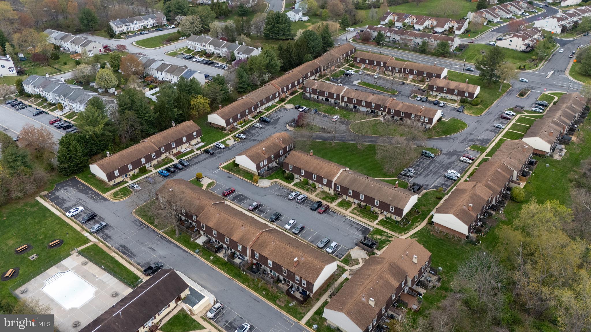 WILLIAMSBURG VIL - Residential