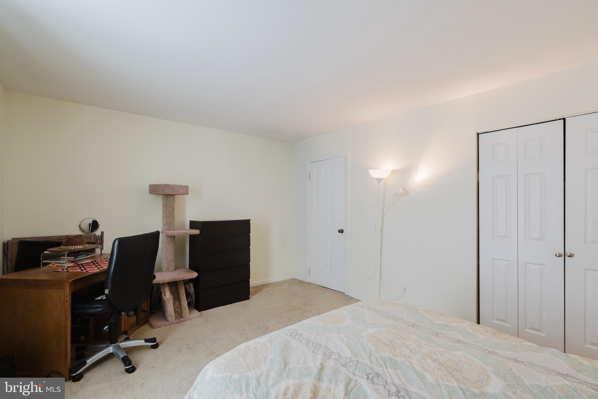 WILLIAMSBURG VIL - Residential