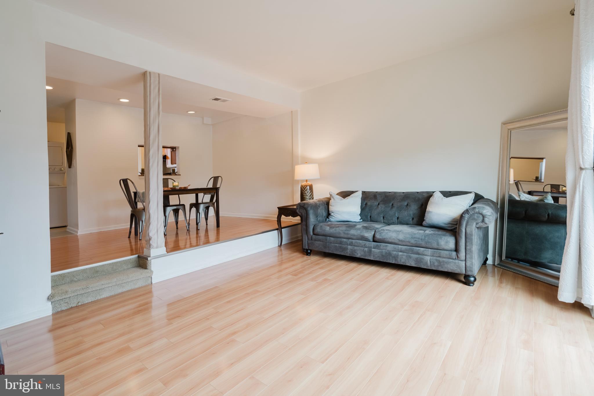 WILLIAMSBURG VIL - Residential