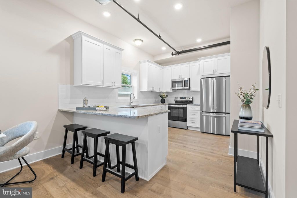 Photo for 30 W Broad Street #SUITE 6, SOUDERTON, PA 18964 (MLS # PAMC2147424)