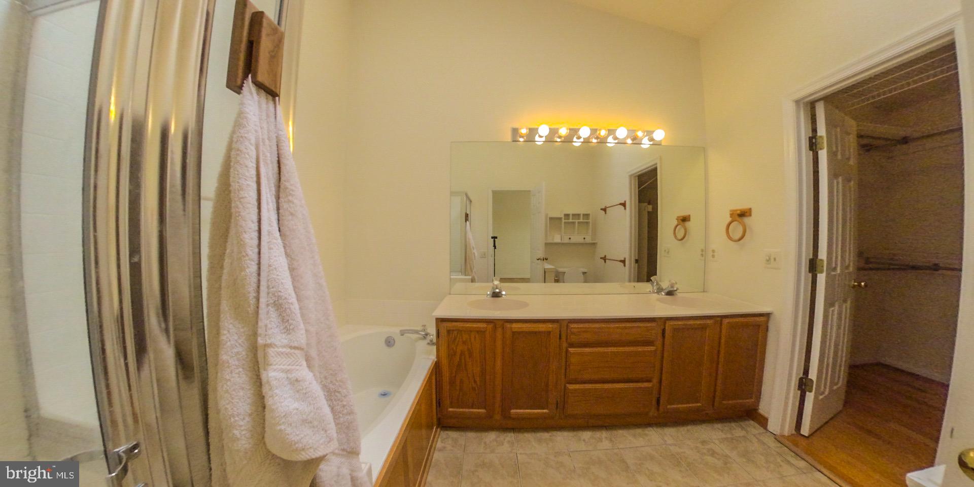 RIVER OAKS - Residential