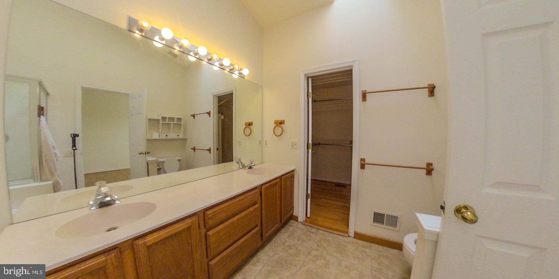 RIVER OAKS - Residential