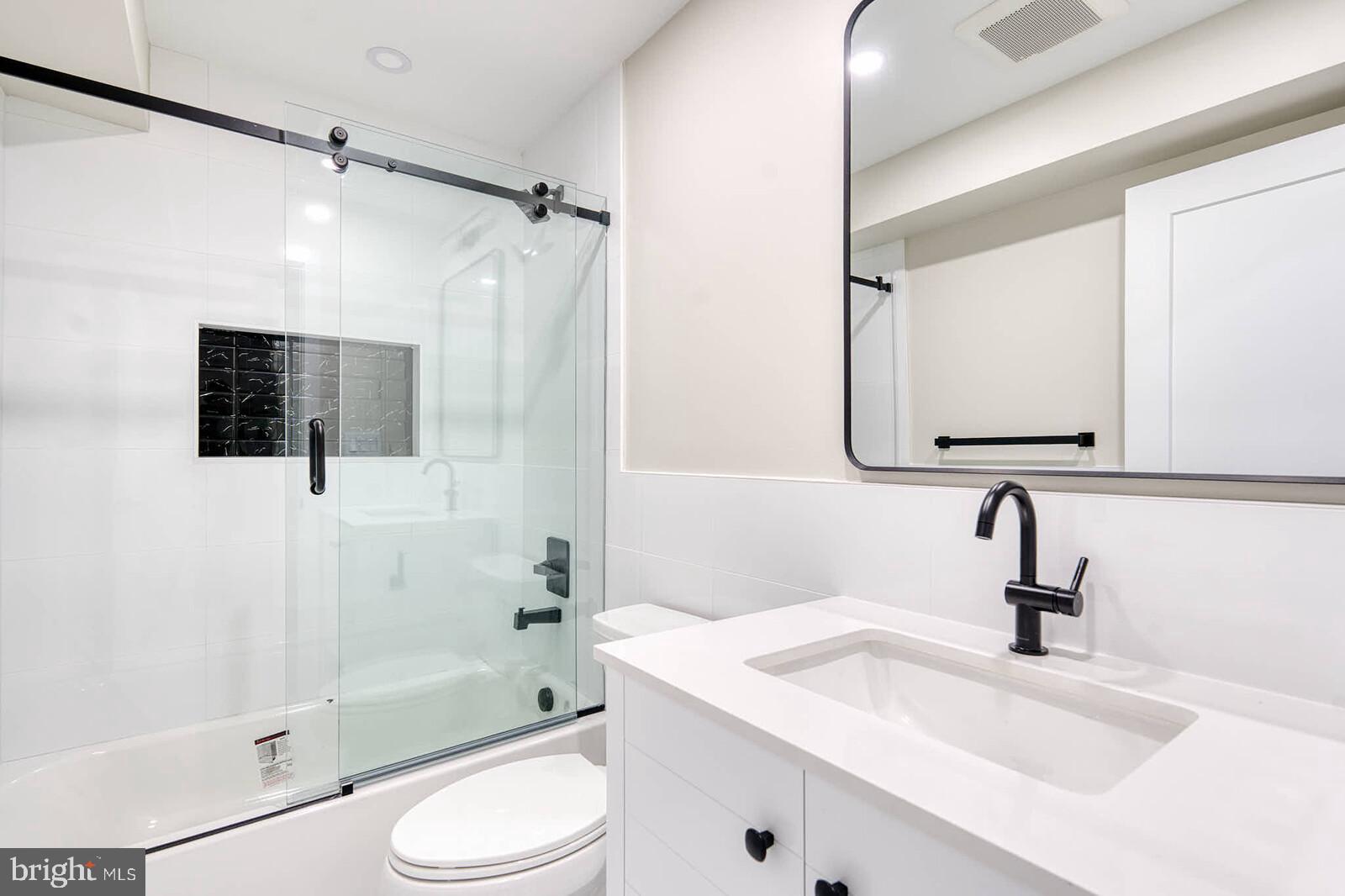 HOLLY KNOLLS - Residential Lease