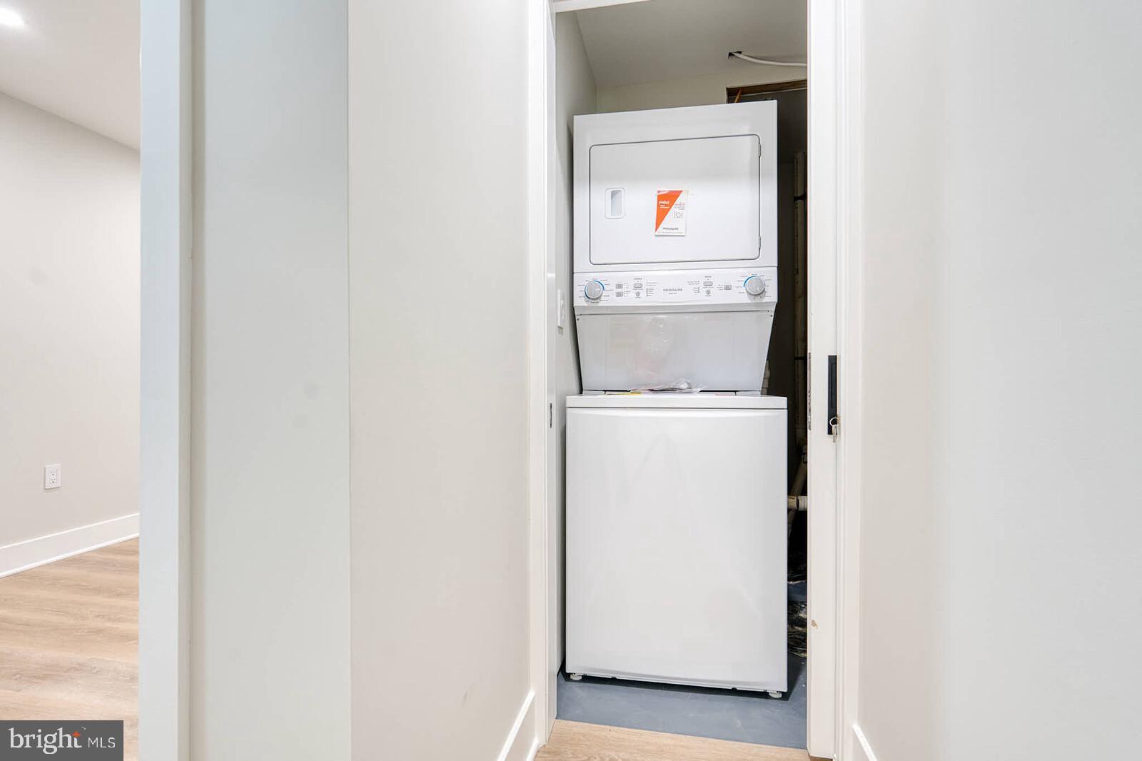 HOLLY KNOLLS - Residential Lease