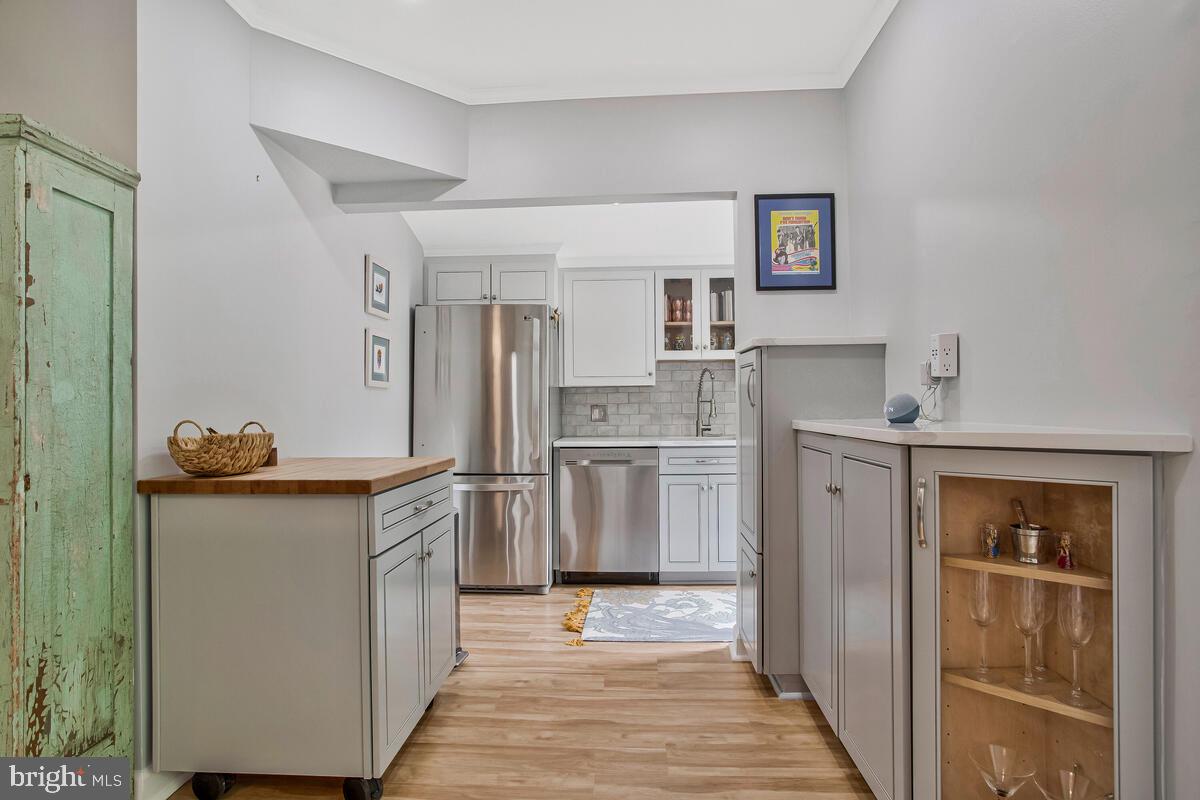 1127 LITTLE MAGOTHY VIEW