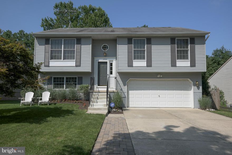 Beautiful split-foyer home in Harting Farms. Entertain easily in the spacious eat-in kitchen, adjoining living room, and the lower level family room. Outside, you'll find a patio, deck, and a fenced backyard. Home has a 2-car garage and backyard shed. Community amenities include outdoor pool, clubhouse, walking paths and tot lot. Belvedere Elementary, Severn River Middle, and Broadneck High.