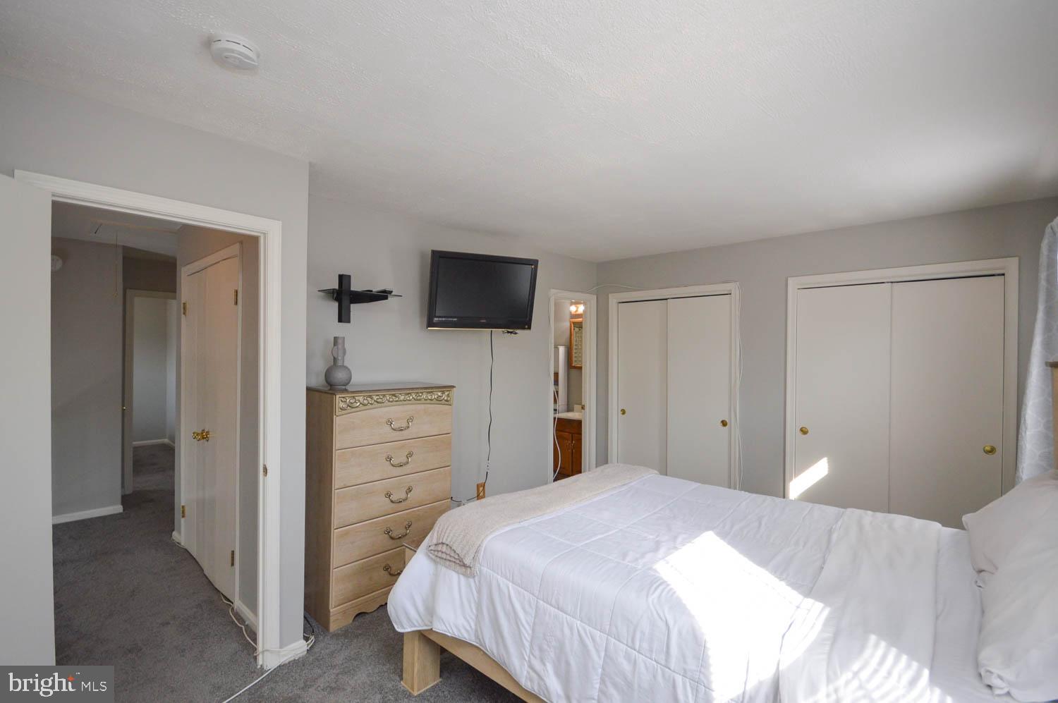 ARBORY CONDOS - Residential