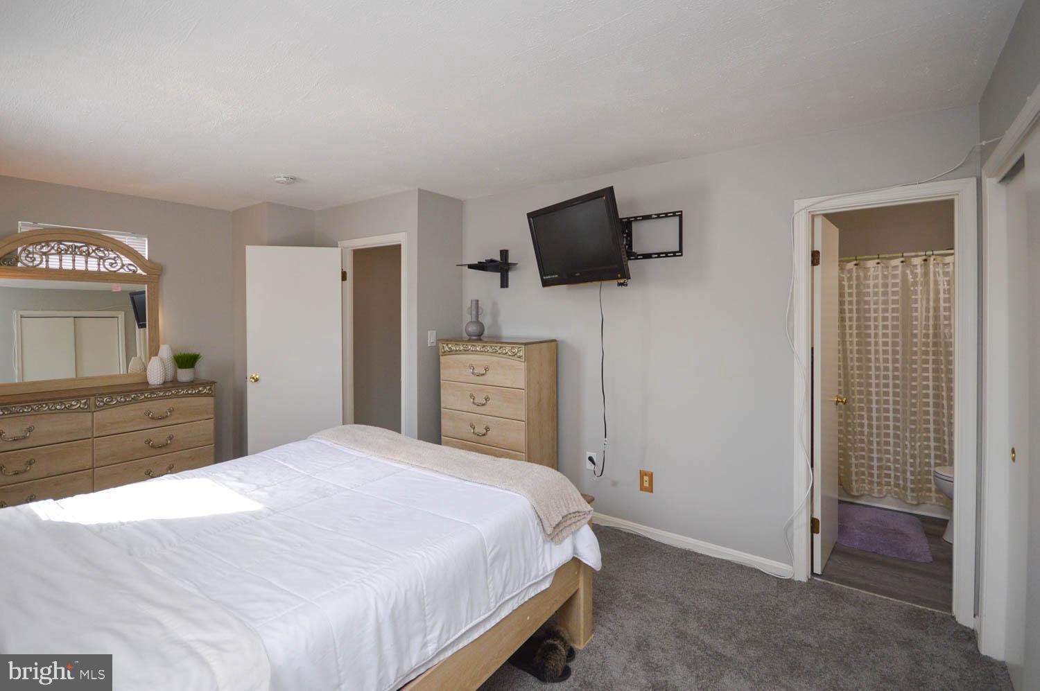 ARBORY CONDOS - Residential