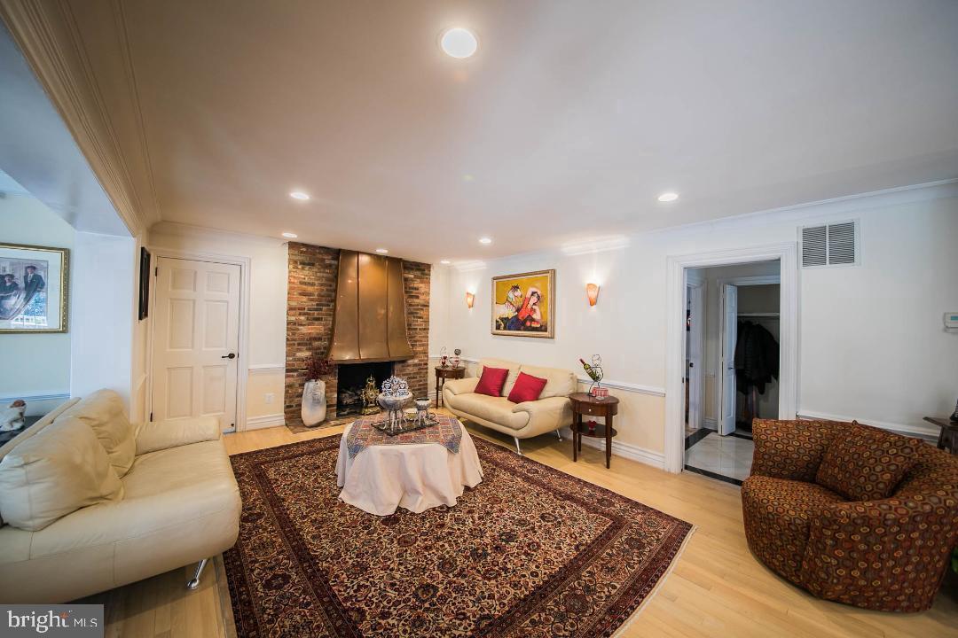 POTOMAC VILLAGE - Residential Lease