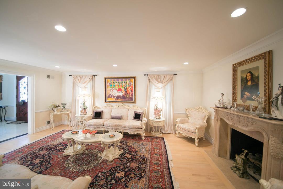 POTOMAC VILLAGE - Residential Lease