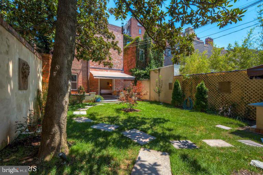 MOUNT VERNON PLACE HISTORIC DISTRICT - Residential Lease