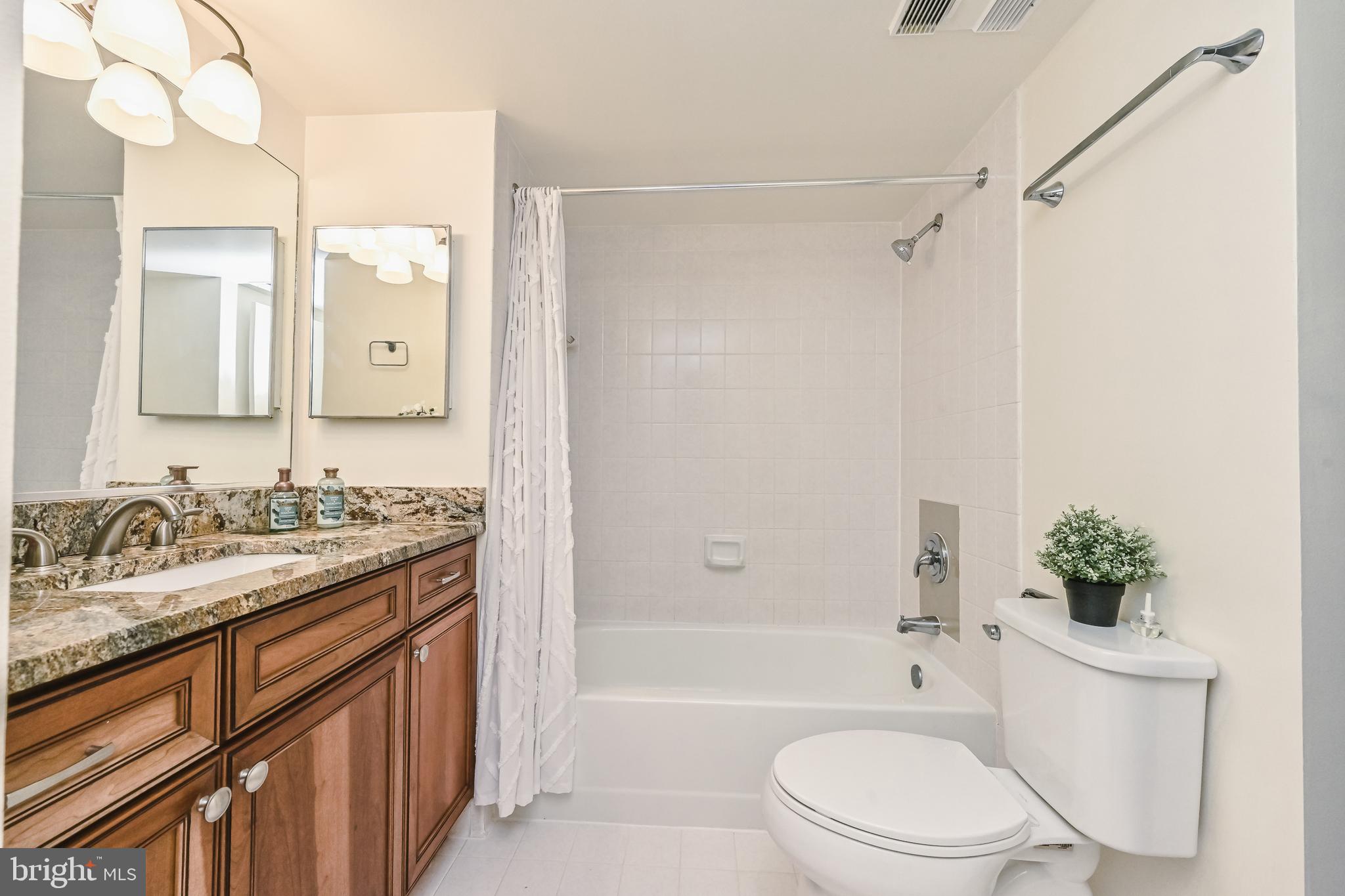 SKYLINE SQUARE CONDO - Residential