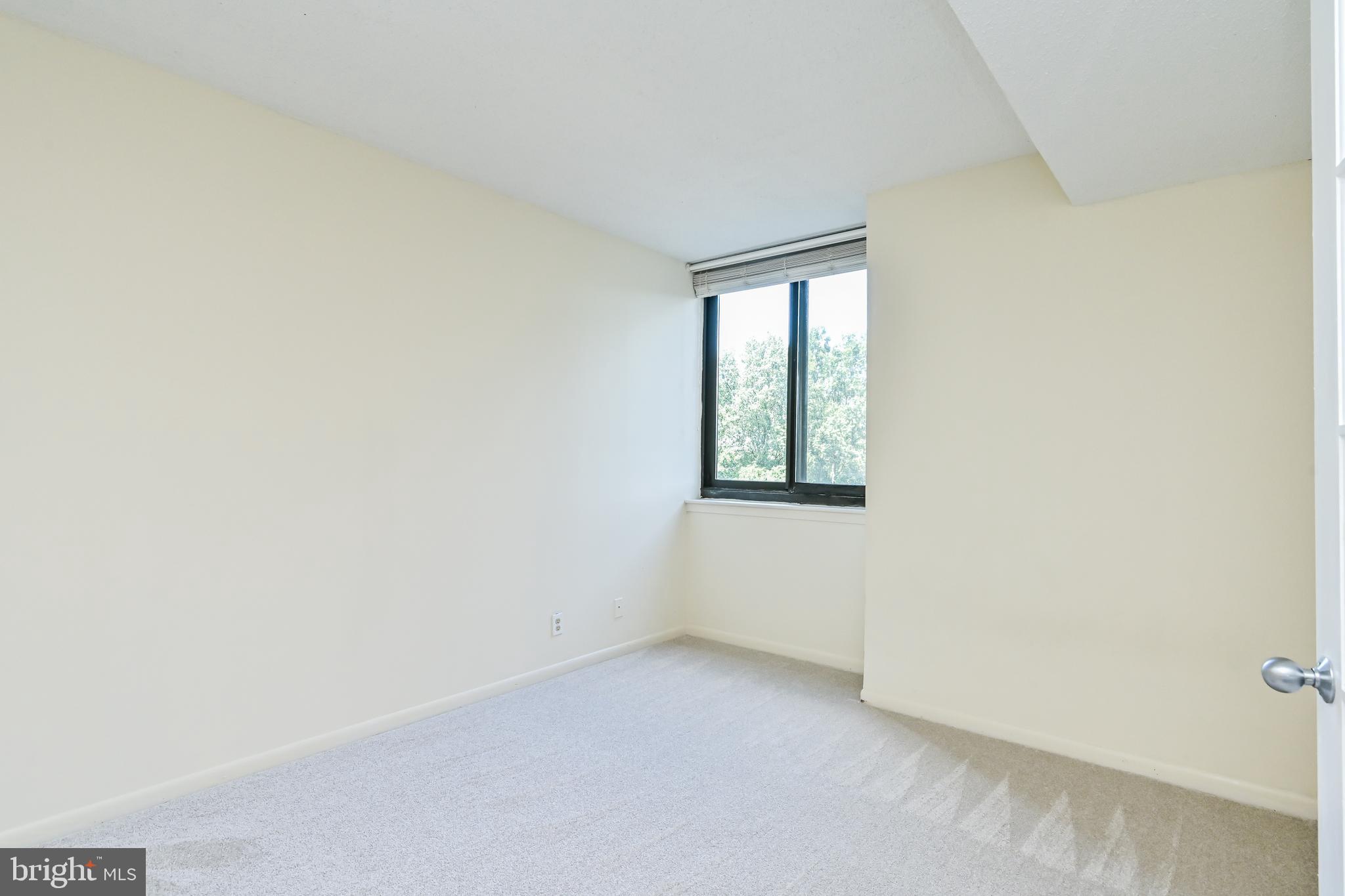 SKYLINE SQUARE CONDO - Residential