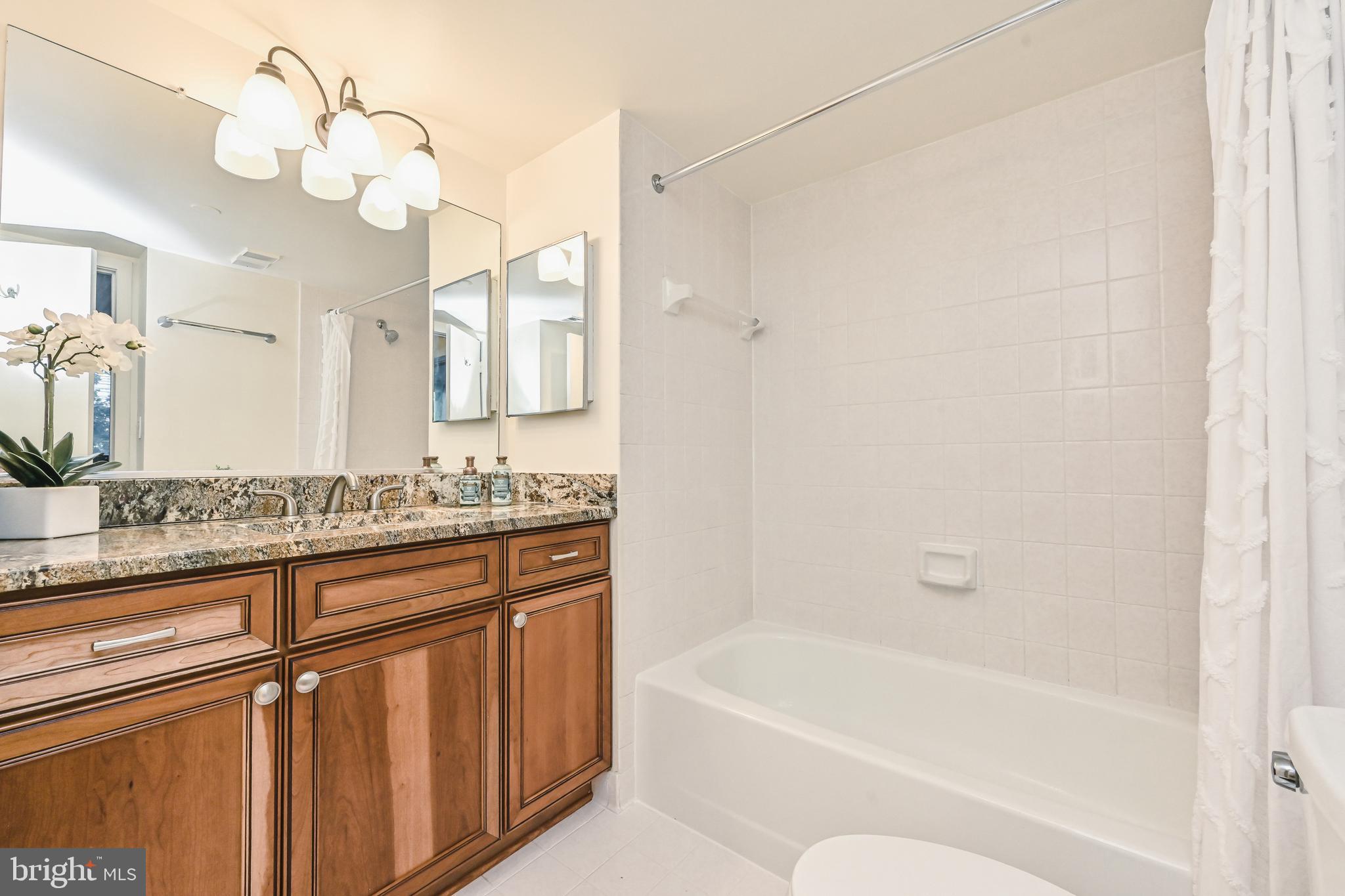 SKYLINE SQUARE CONDO - Residential