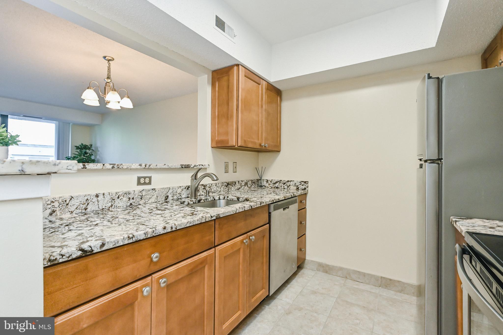 SKYLINE SQUARE CONDO - Residential