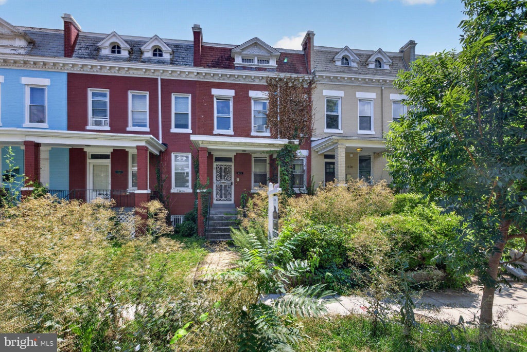 Photo of 612 Lamont Street NW, WASHINGTON, DC 20010 (MLS # DCDC2278946)