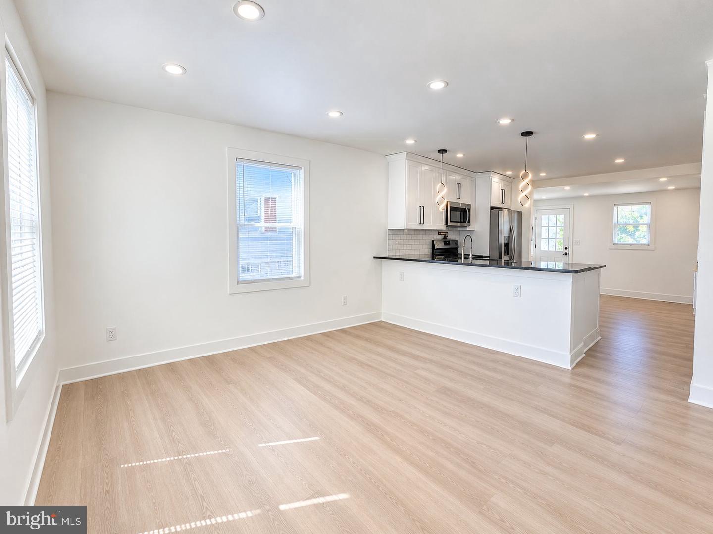 49 E BUCKINGHAM AVENUE