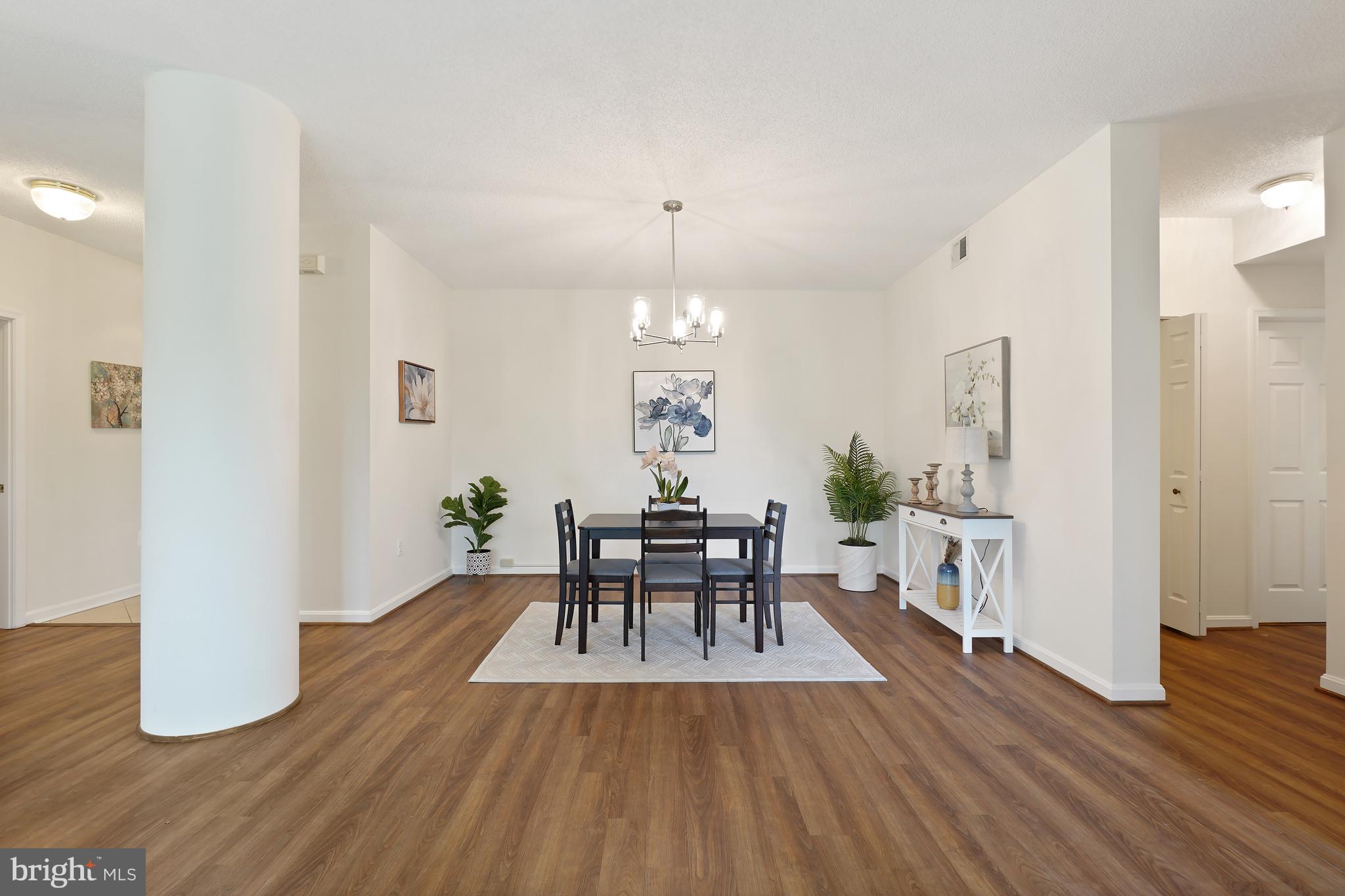 TURNBERRY COURTS AT LEIS - Residential