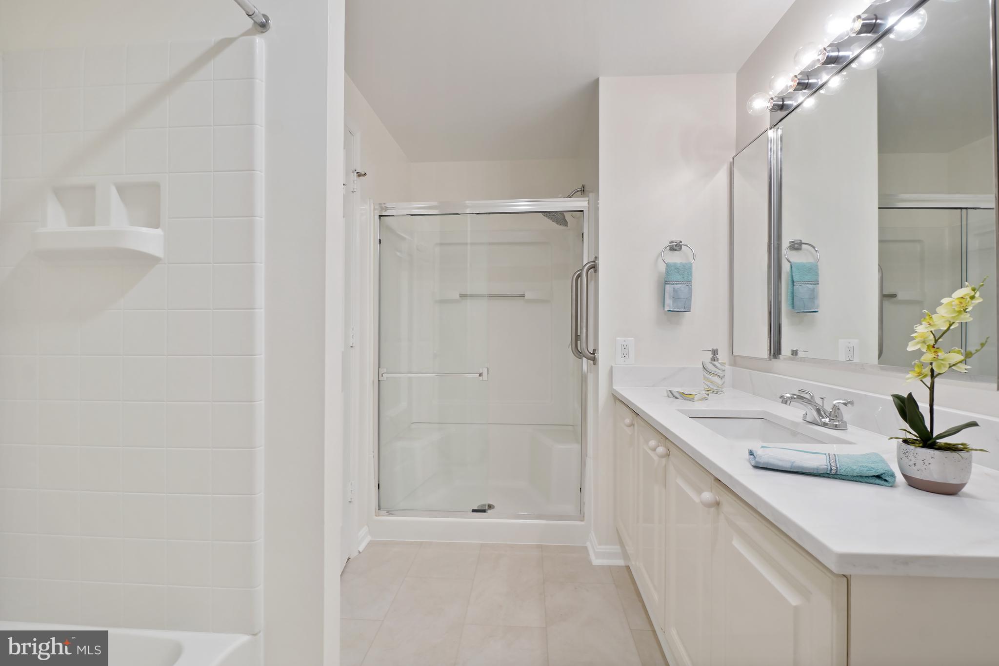 TURNBERRY COURTS AT LEIS - Residential