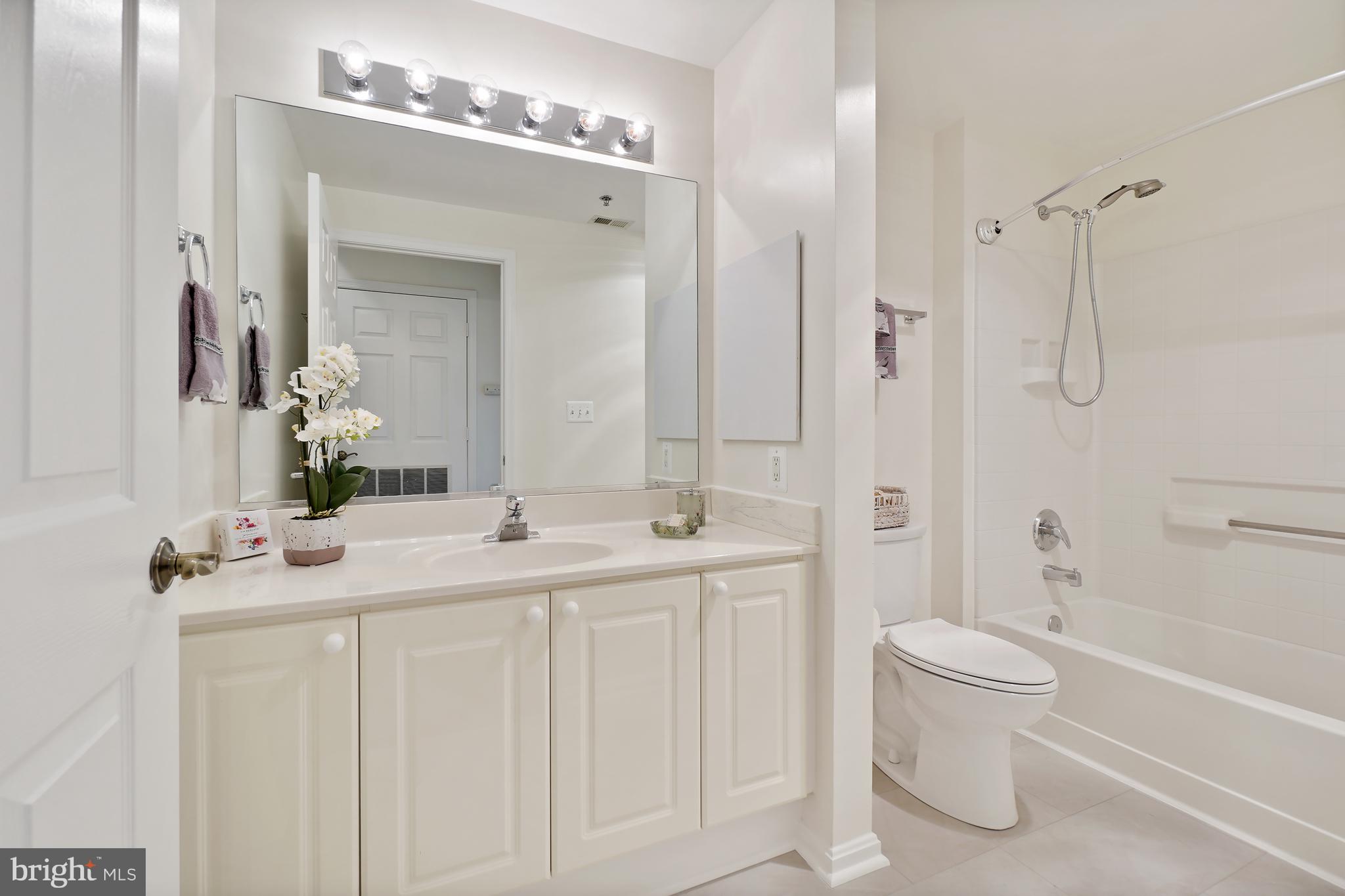 TURNBERRY COURTS AT LEIS - Residential