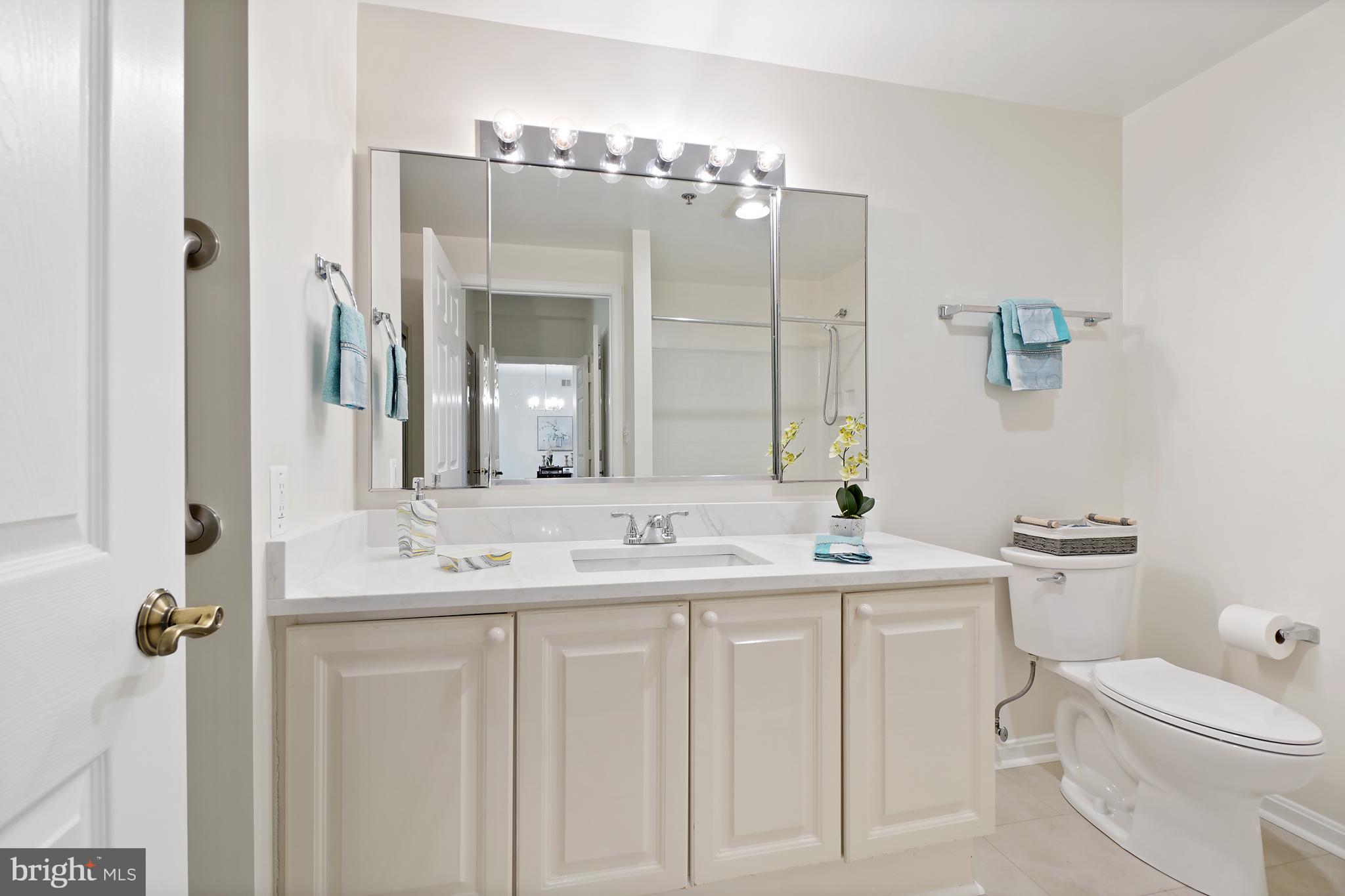 TURNBERRY COURTS AT LEIS - Residential