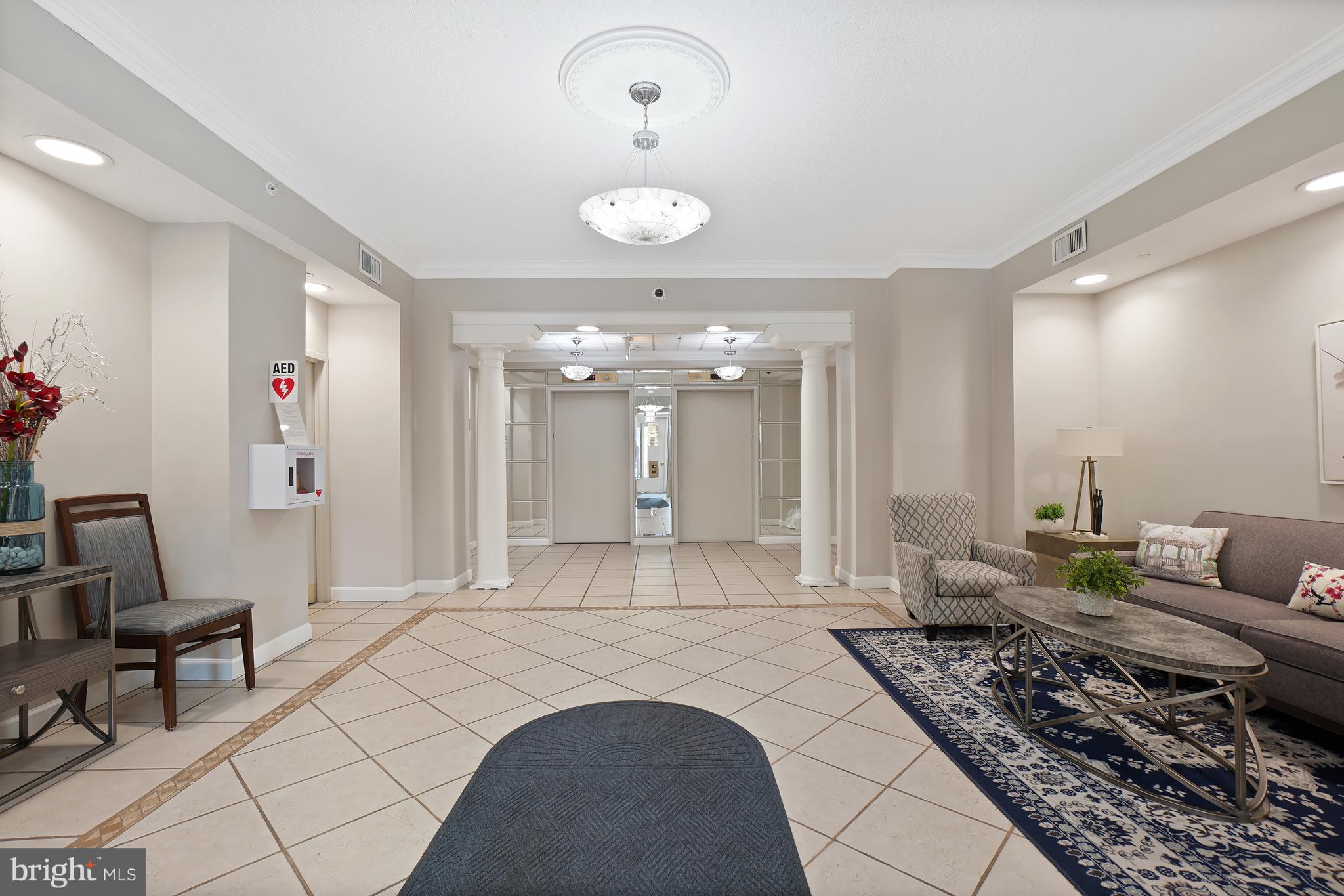 TURNBERRY COURTS AT LEIS - Residential