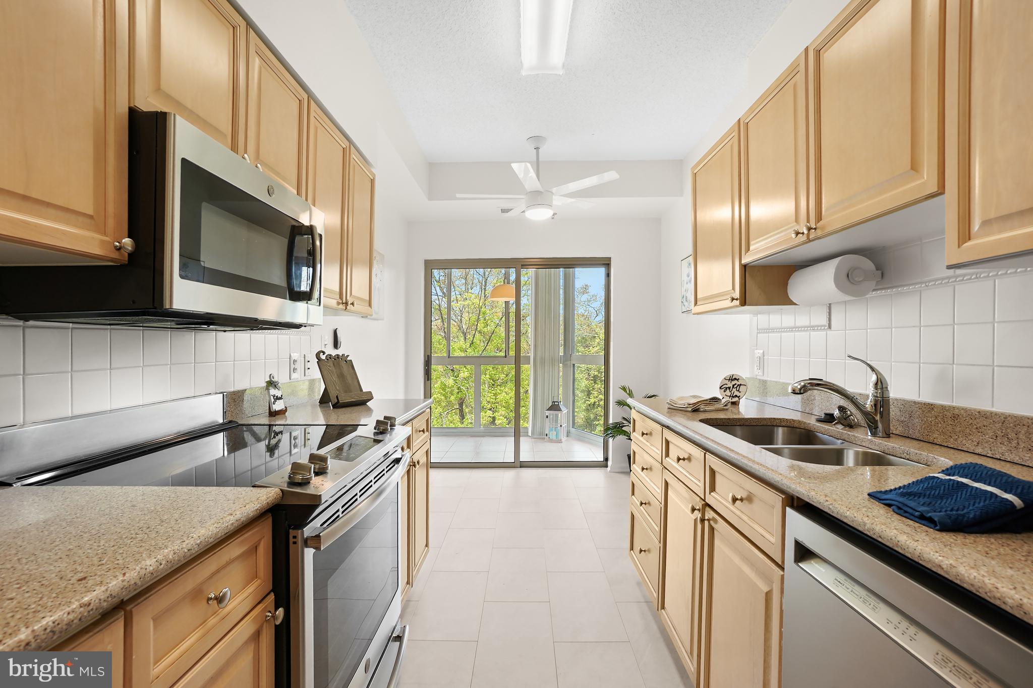 TURNBERRY COURTS AT LEIS - Residential