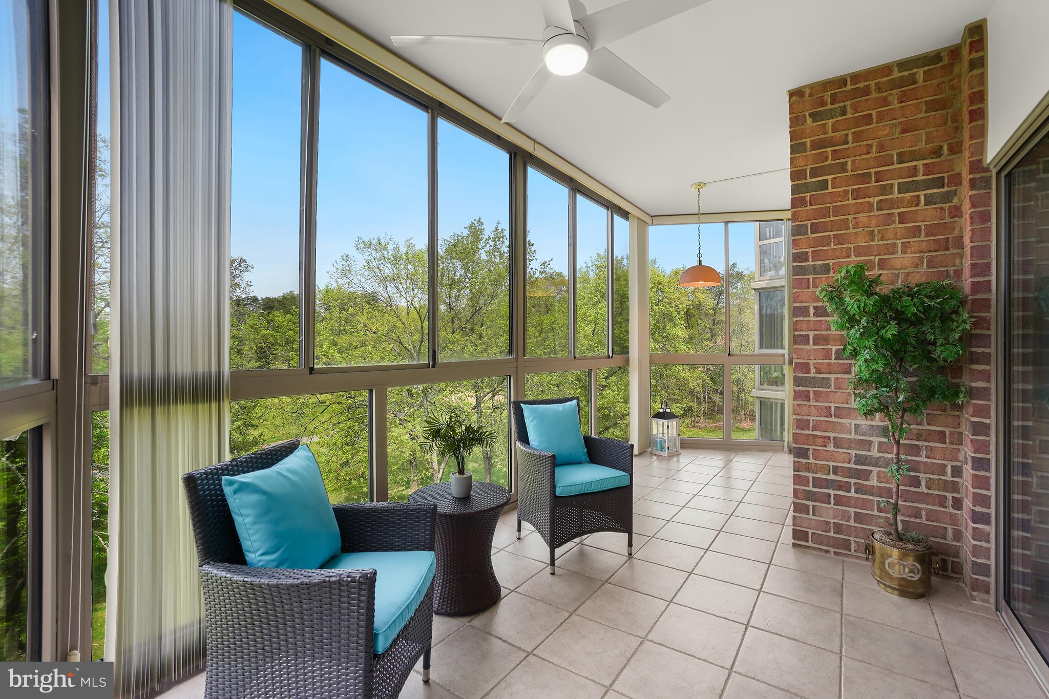 TURNBERRY COURTS AT LEIS - Residential