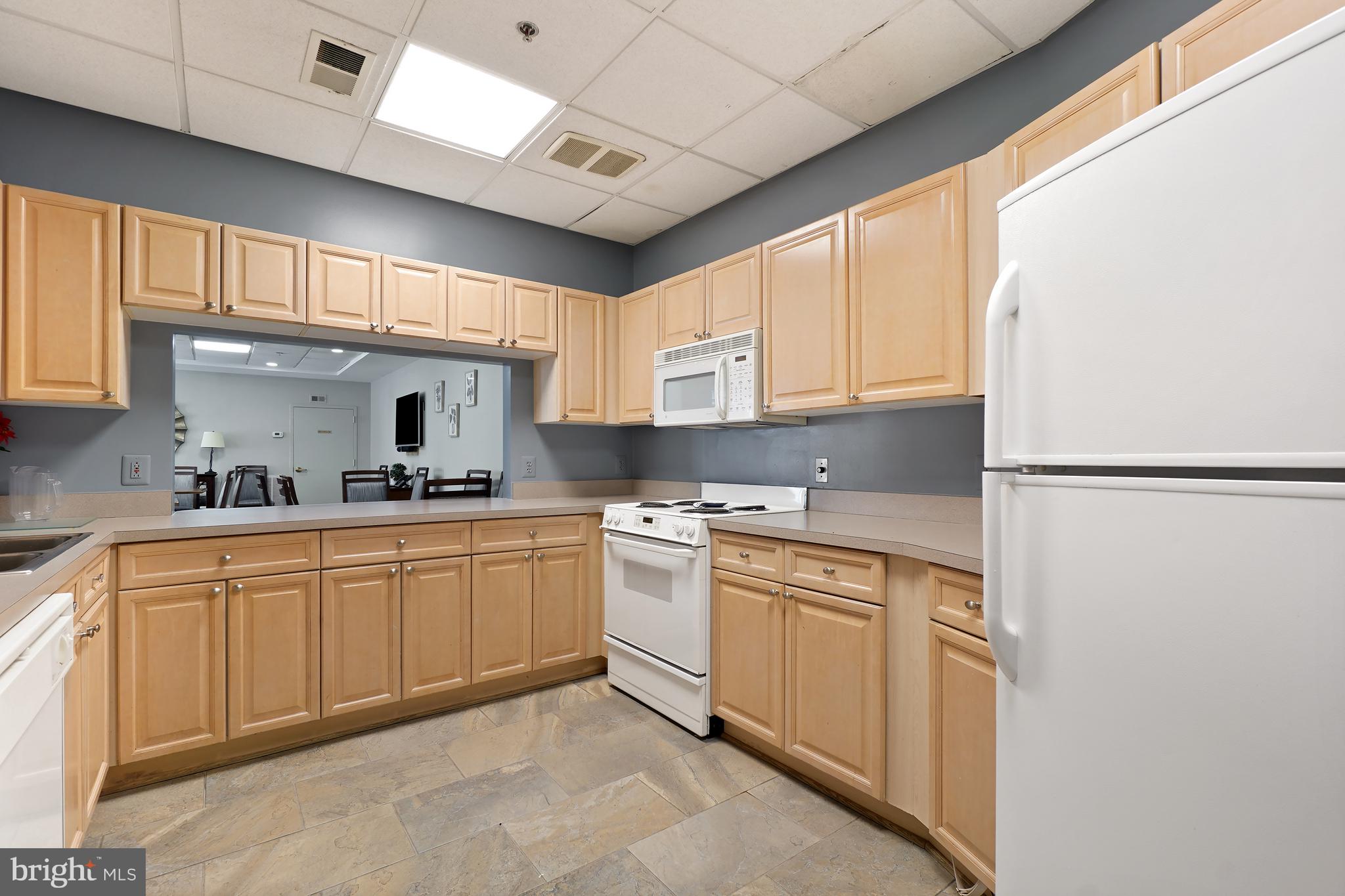 TURNBERRY COURTS AT LEIS - Residential