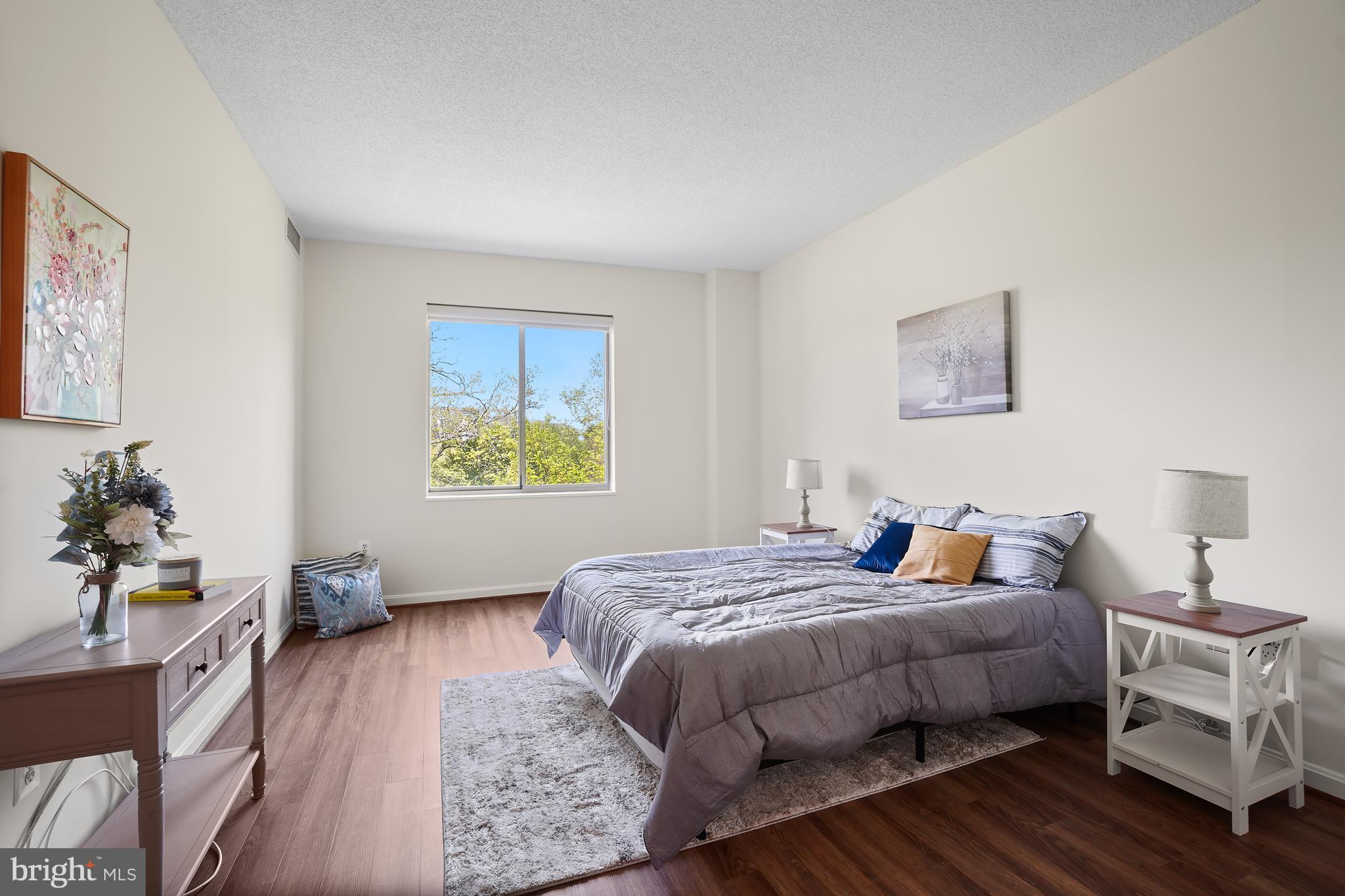 TURNBERRY COURTS AT LEIS - Residential