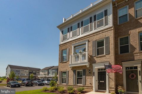 Photo of 17321 Virginia Pine Way, DUMFRIES, VA 22026 (MLS # VAPW2121108)