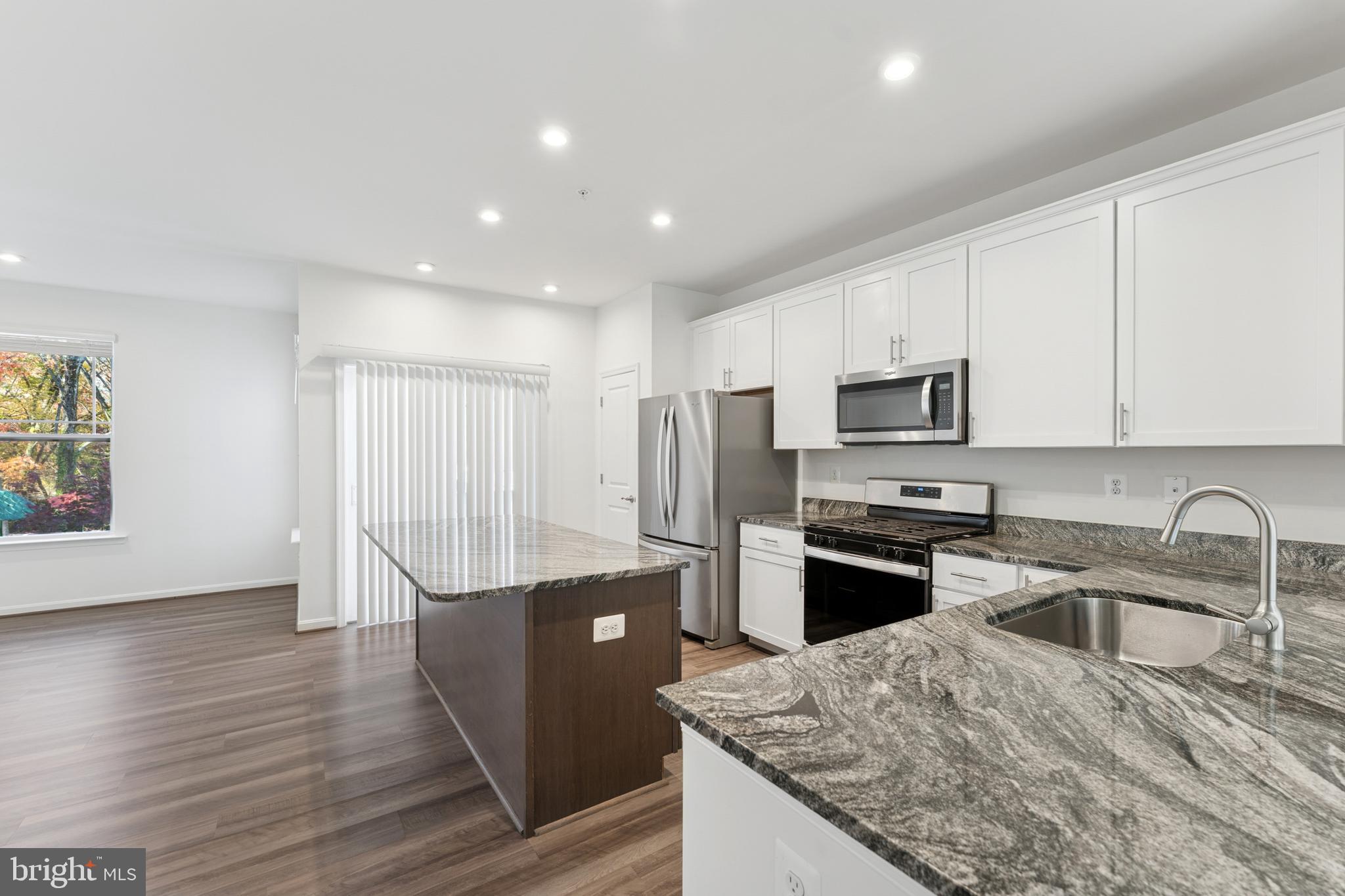 WOLF RUN LANE - Residential