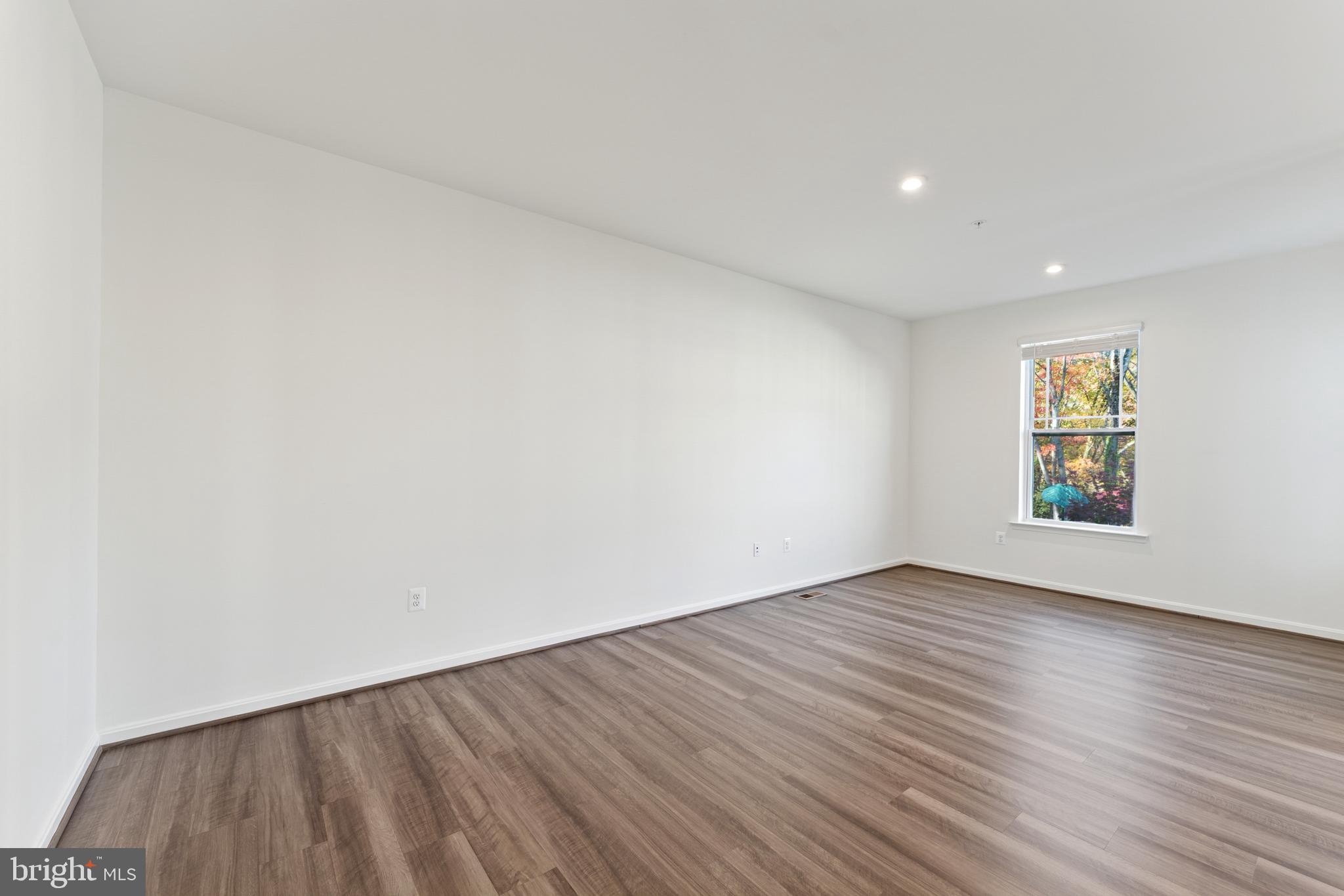 WOLF RUN LANE - Residential