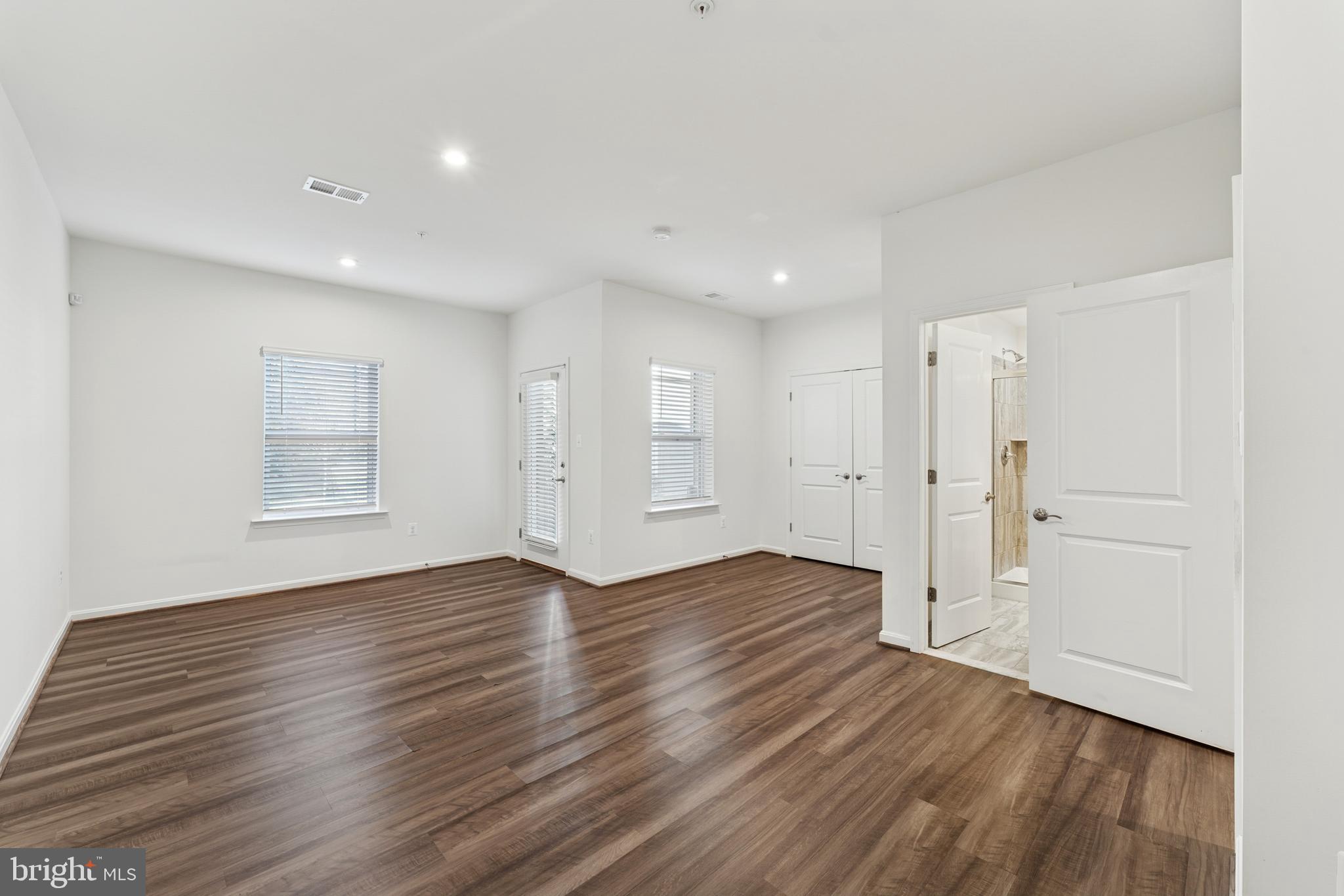 WOLF RUN LANE - Residential