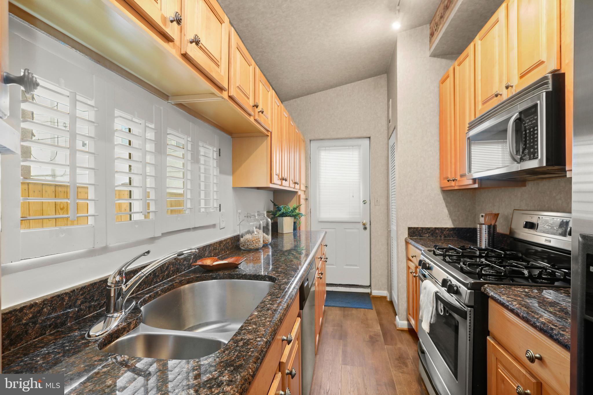 CANTON - Commercial Sale