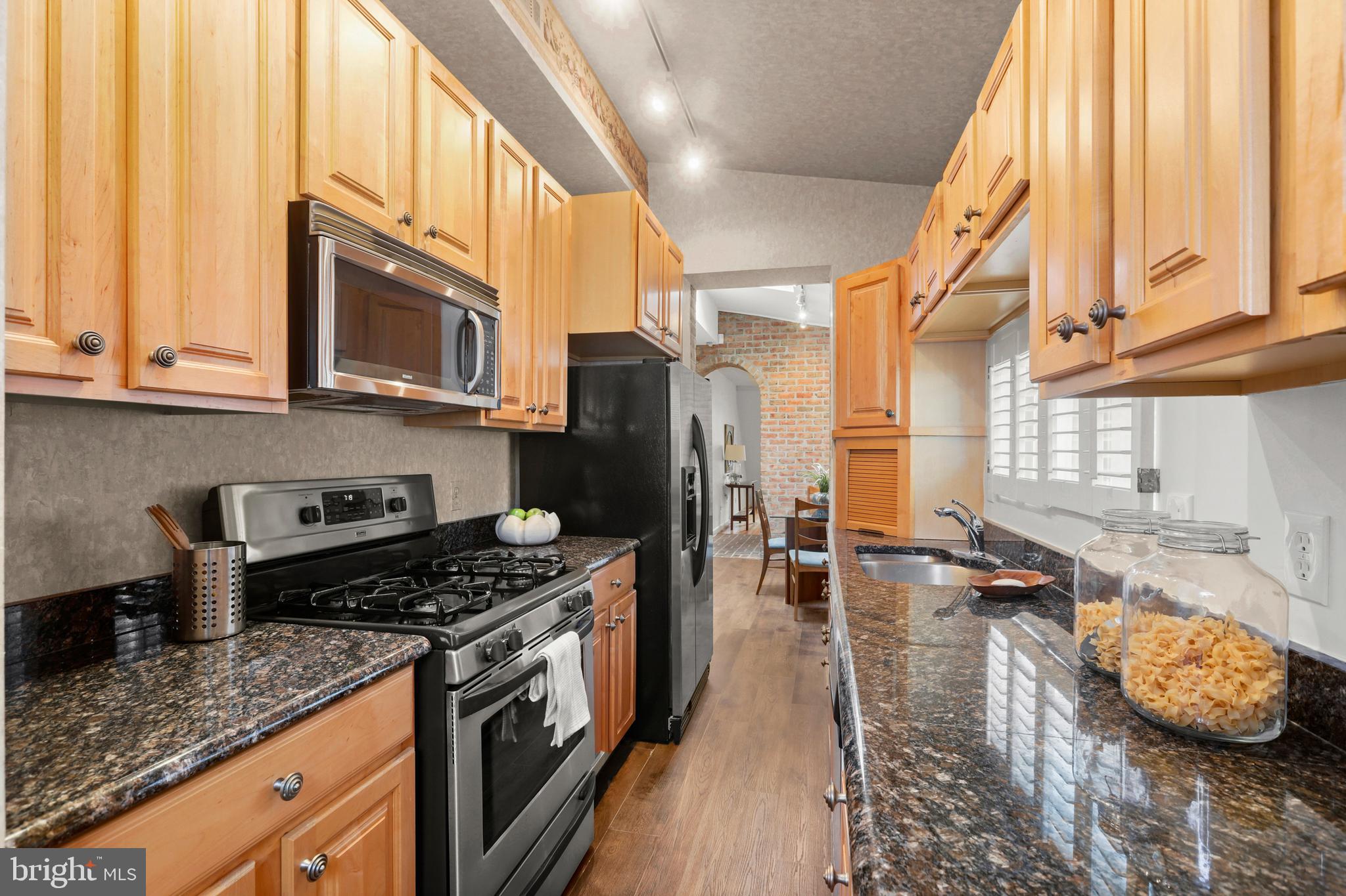 CANTON - Commercial Sale