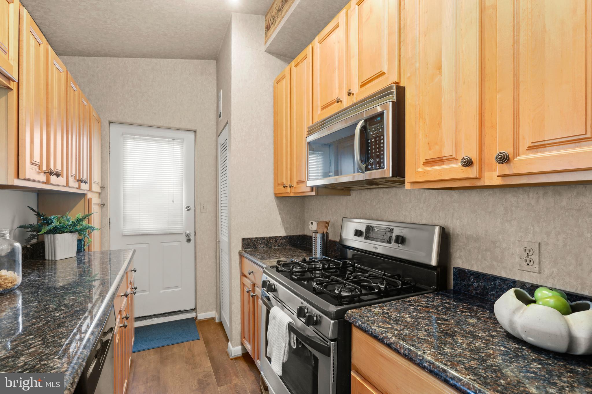 CANTON - Commercial Sale