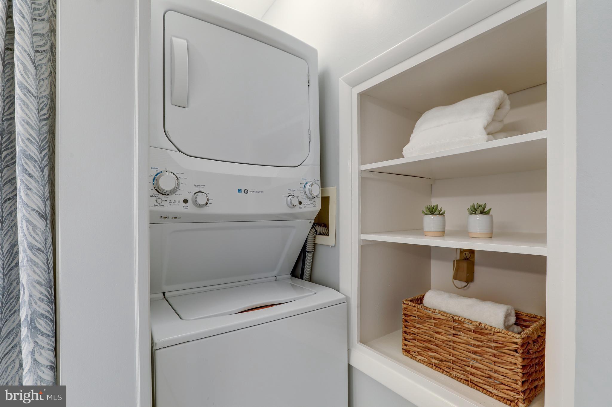 CANTON - Commercial Sale