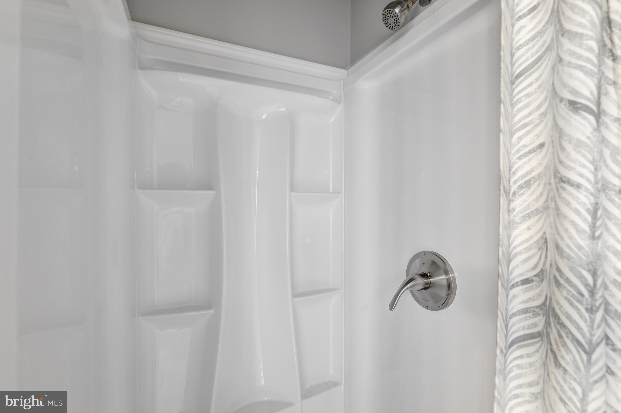 CANTON - Commercial Sale