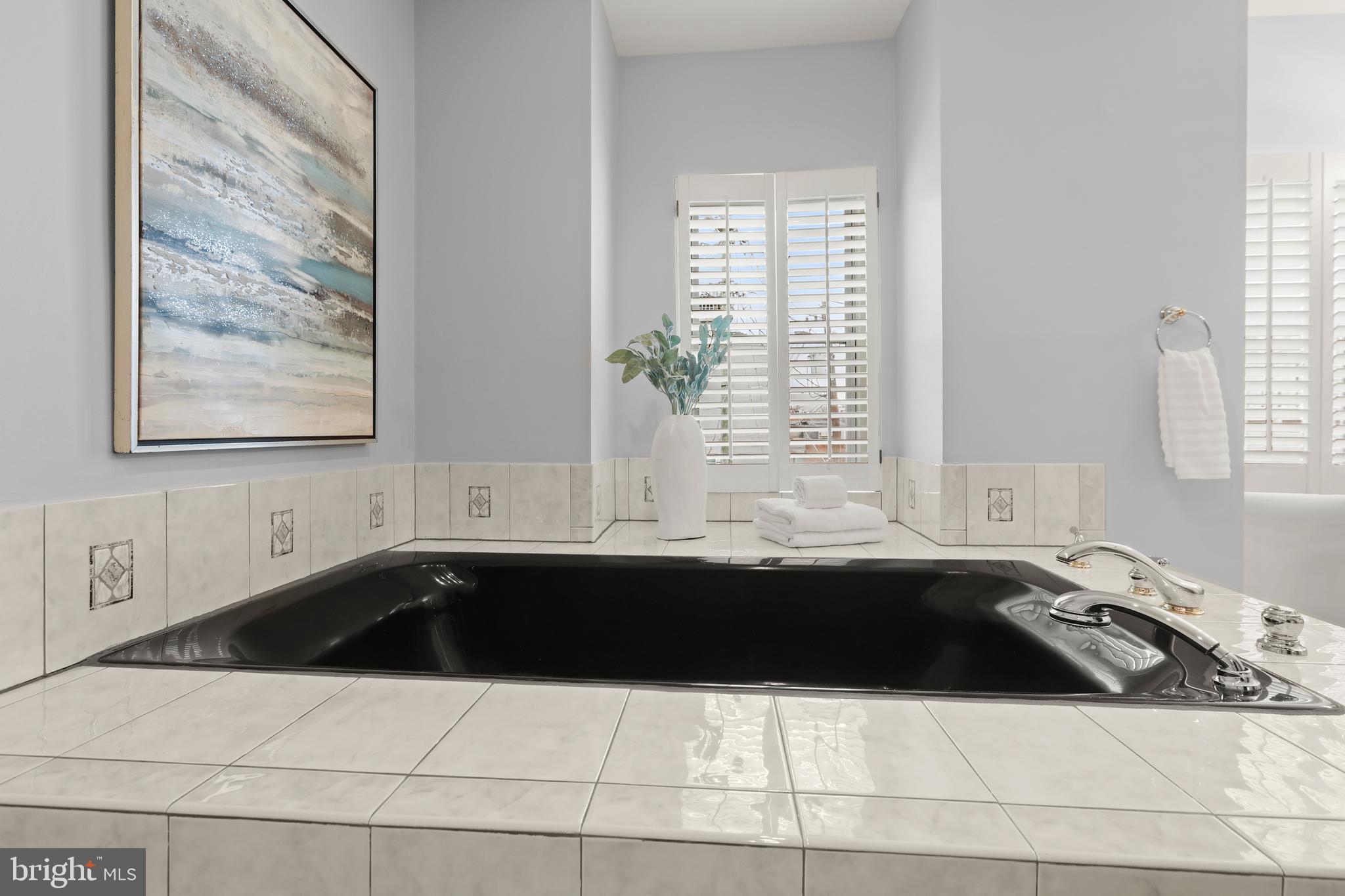 CANTON - Commercial Sale