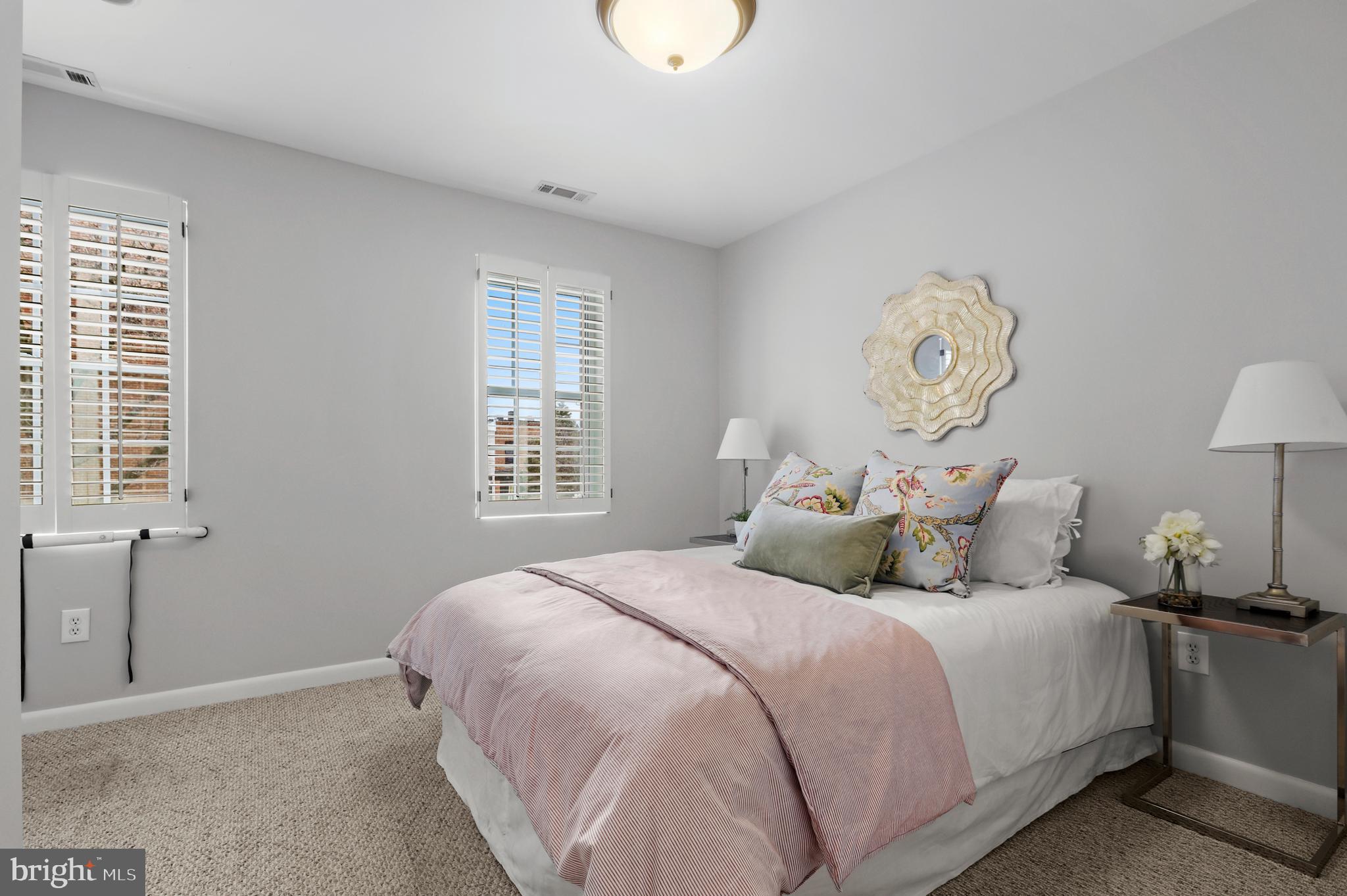 CANTON - Commercial Sale