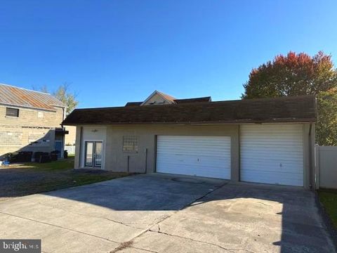 Photo of 420 Franklin Street #GARAGE A, CARLISLE, PA 17013 (MLS # PACB2047994) Photo of 420 Franklin Street #GARAGE A, CARLISLE, PA 17013 (MLS # PACB2047994)