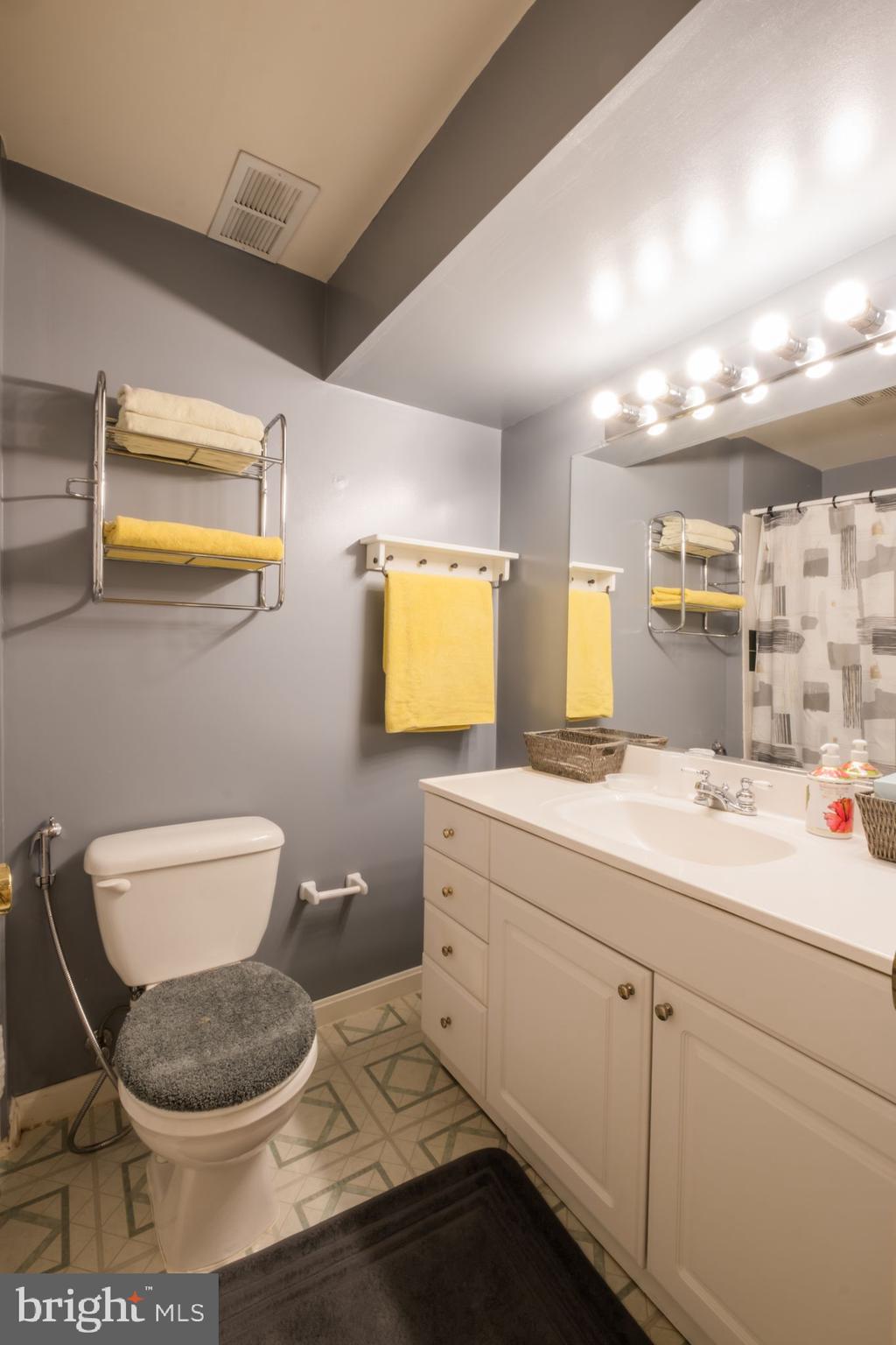 POTOMAC LAKES - Residential