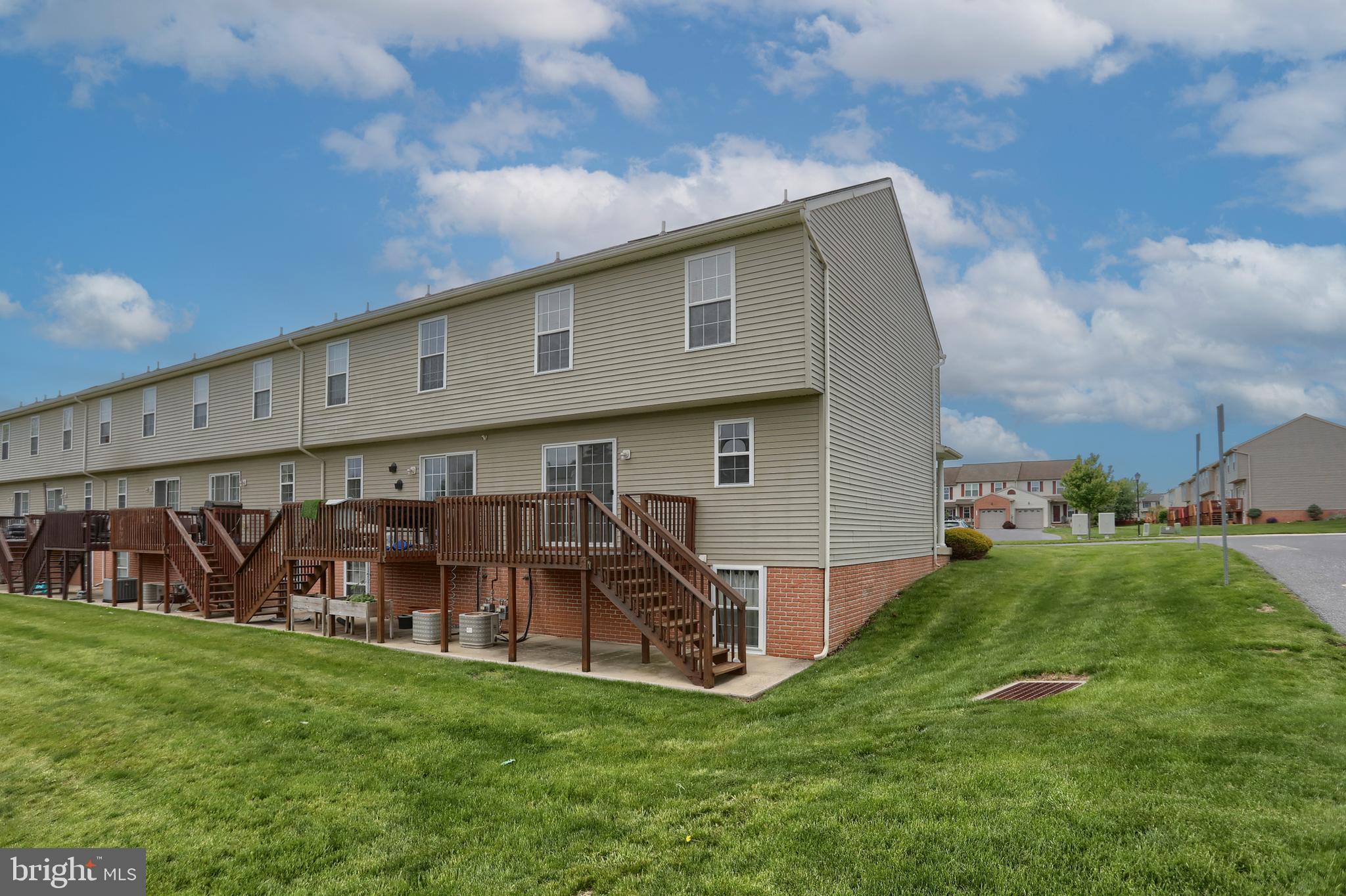OAK HILLS - Residential