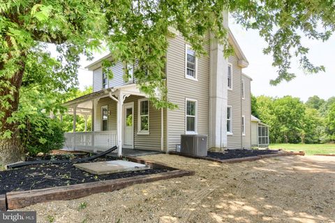 Homes For Sale - 21 N York Road<br/> DILLSBURG, PA 17019