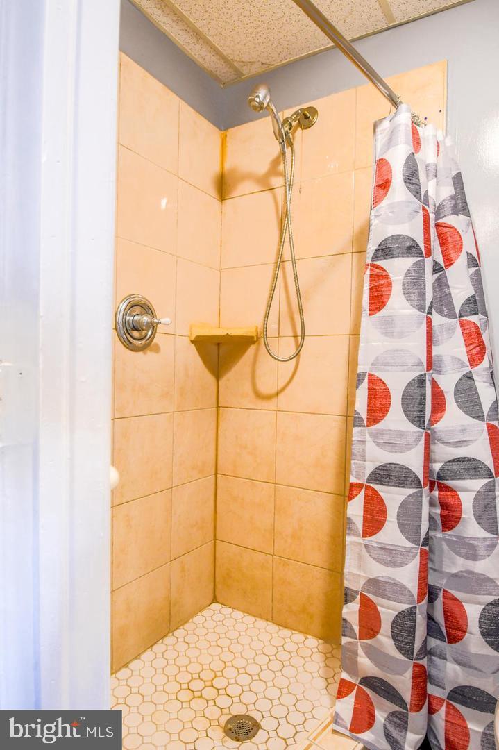 WEST OAK LANE - Residential