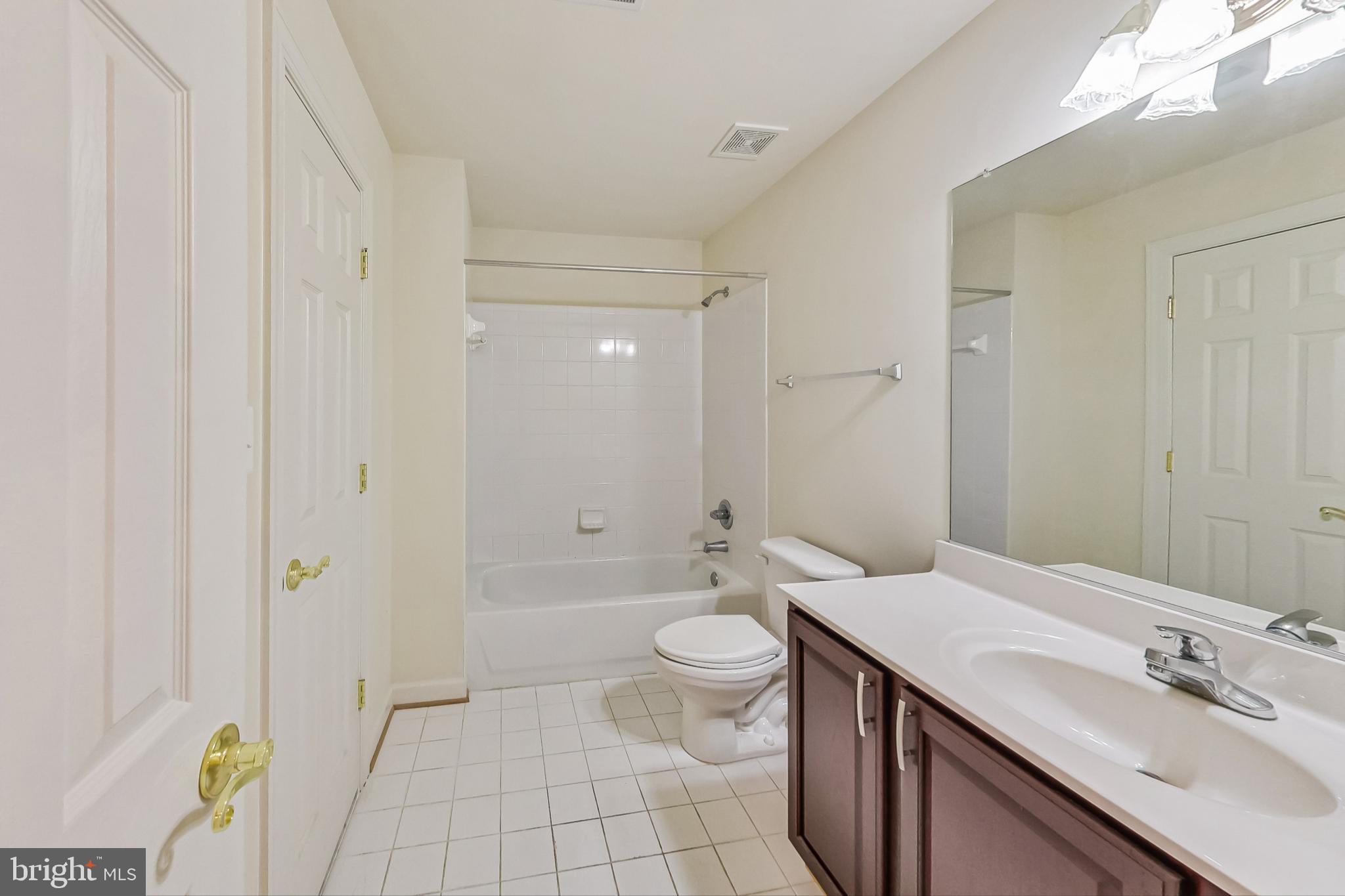 KING FARM BAILEYS COMMON - Residential Lease