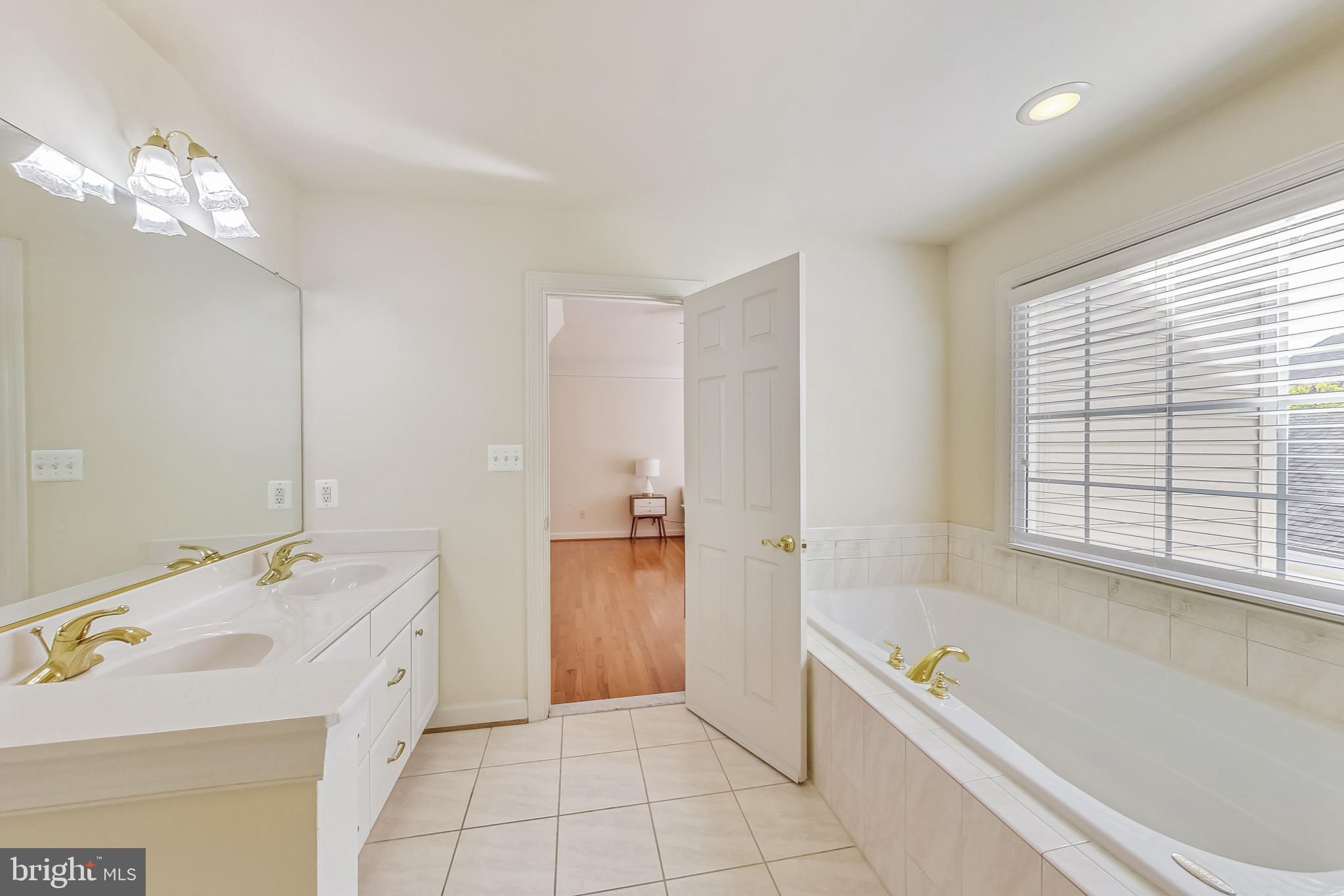 KING FARM BAILEYS COMMON - Residential Lease