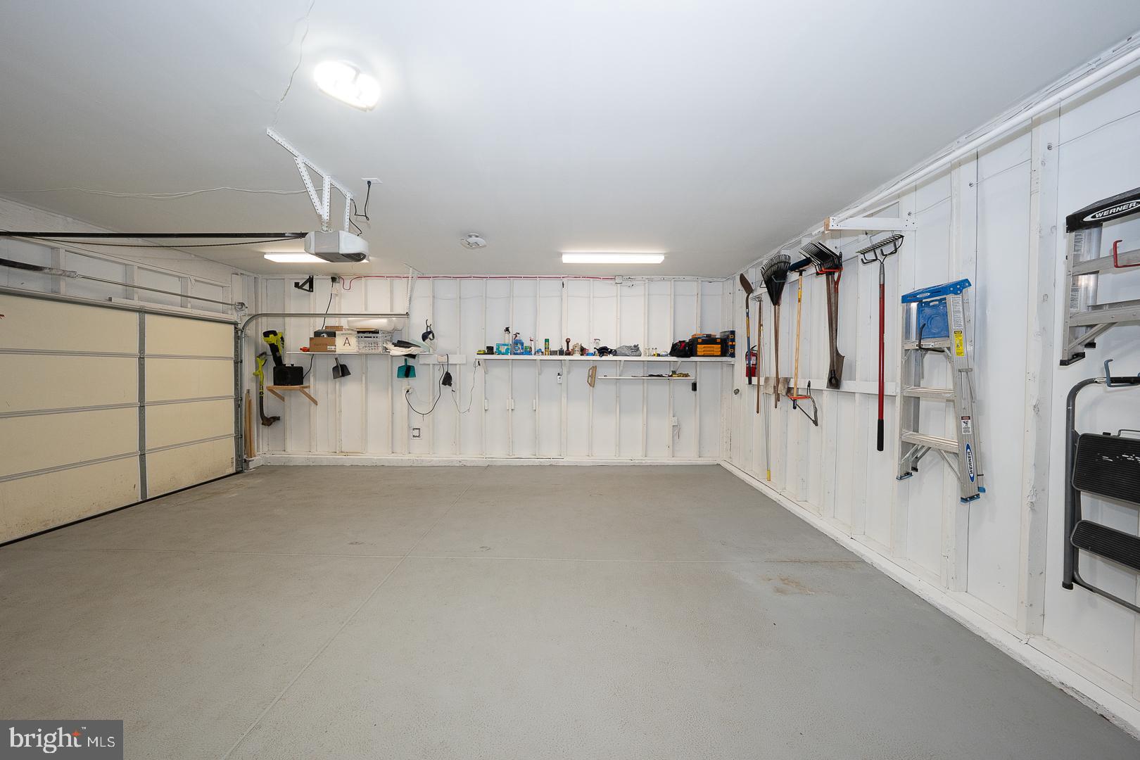 FAR HILLS FARM - Residential