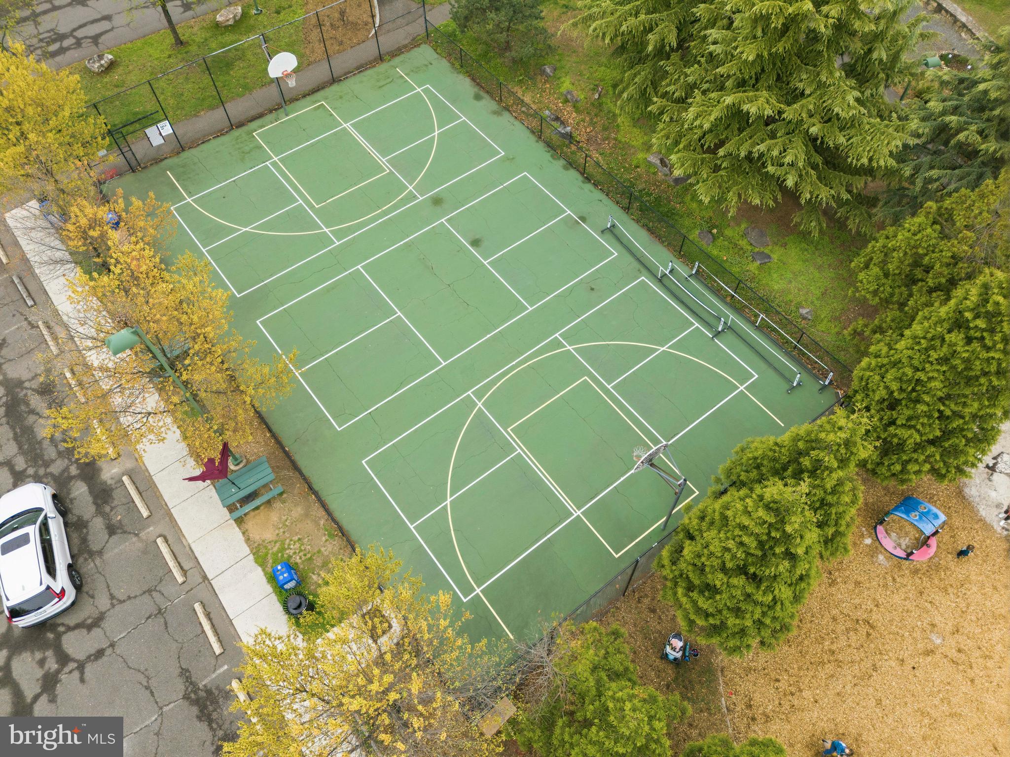 ARLINGTON COURT - Residential